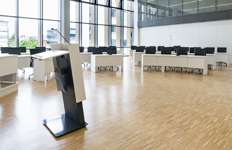 Referenzen- Kreishaus Wetzler- werkzeuglos montierbare Tischanlage- Sprechstellen- PSE Rednerpult 