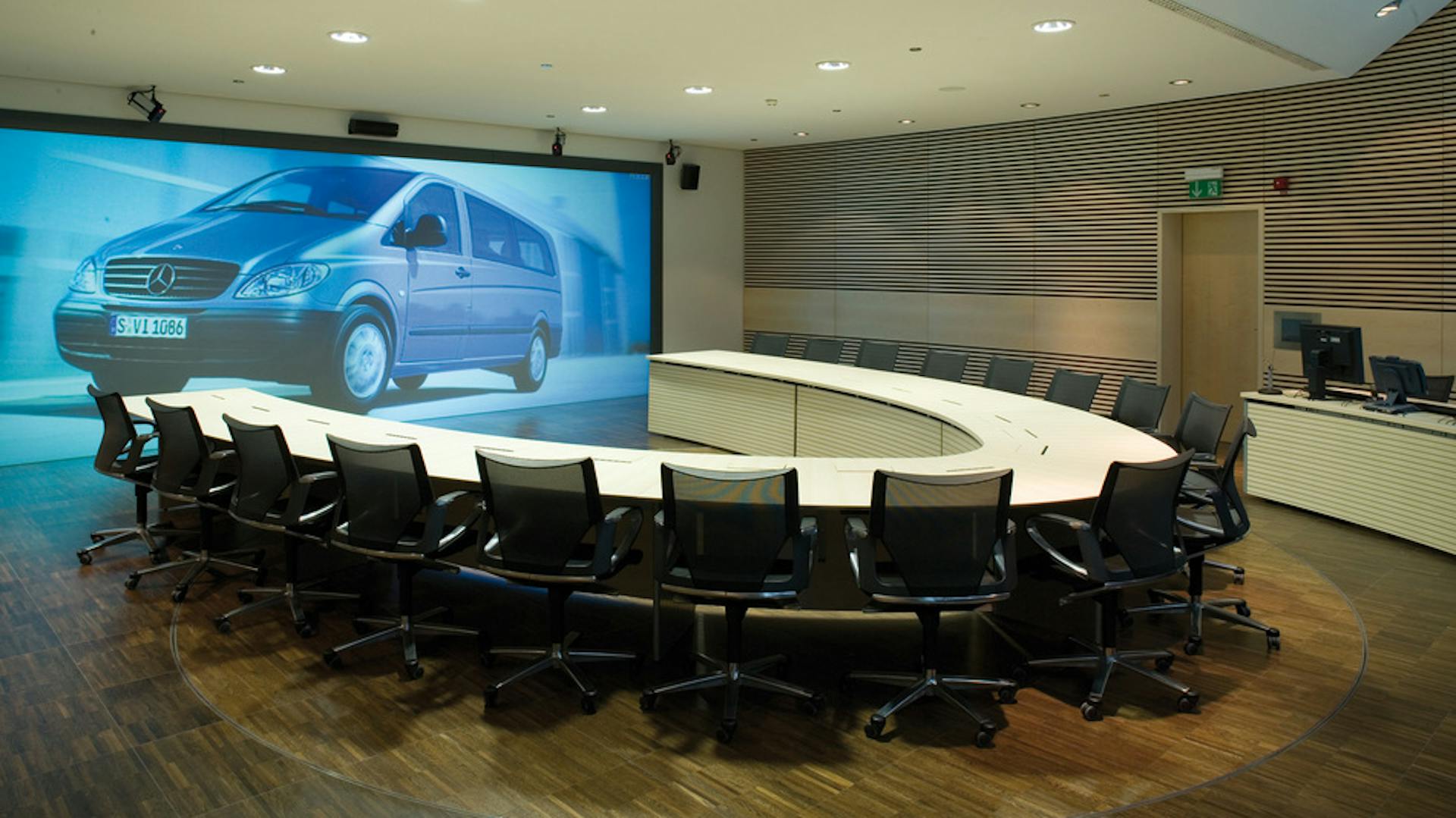 Daimler AG, Stuttgart | Konferenztisch: me