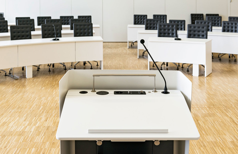 Referenzen- Kreishaus Wetzler- werkzeuglos montierbare Tischanlage- Sprechstellen- PSE Rednerpult 