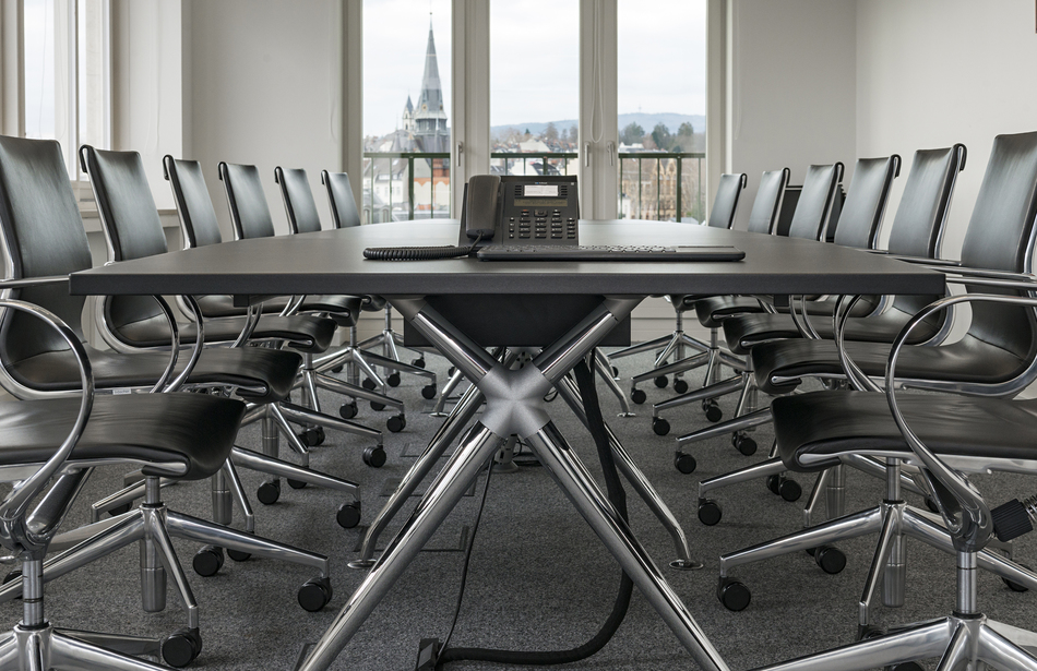 Hessisches Ministerium für Soziales und Integration Wiesbaden | Konferenzanlage: xcone | Konferenzstuhl: alino | Mehrzweckstuhl: klif