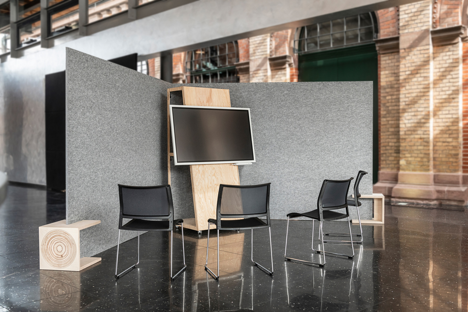 Reithaus Ludwigsburg | Stapelstuhl: klif | A-Frame Flip