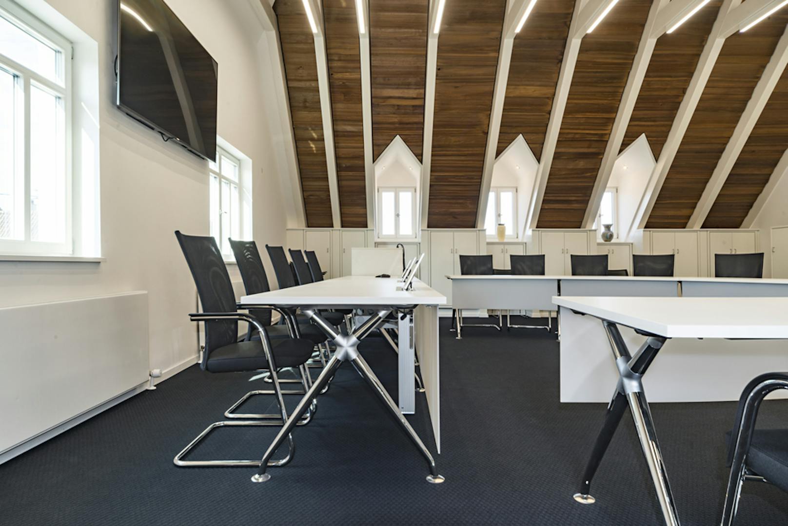 Referenzen- Rathaus Untereisesheim- Untereisesheim-xcone Konferenztisch- pharao Freischwinger