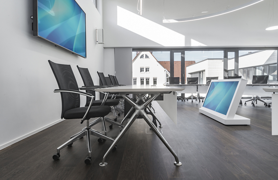 Rathaus Pleidelsheim | Konferenzanlage: xcone | Konferenzstuhl: pharao net I Monitorinsel