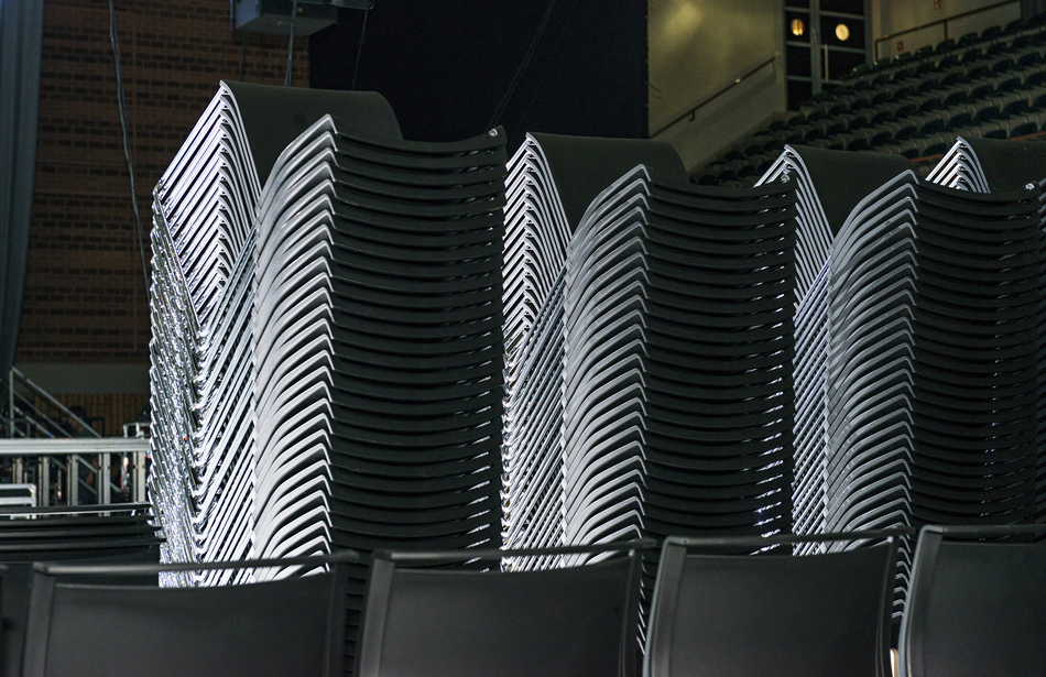 tectake Arena Würzburg | Mehrzweckstuhl: klif | Reihenbestuhlung | Stapelwagen