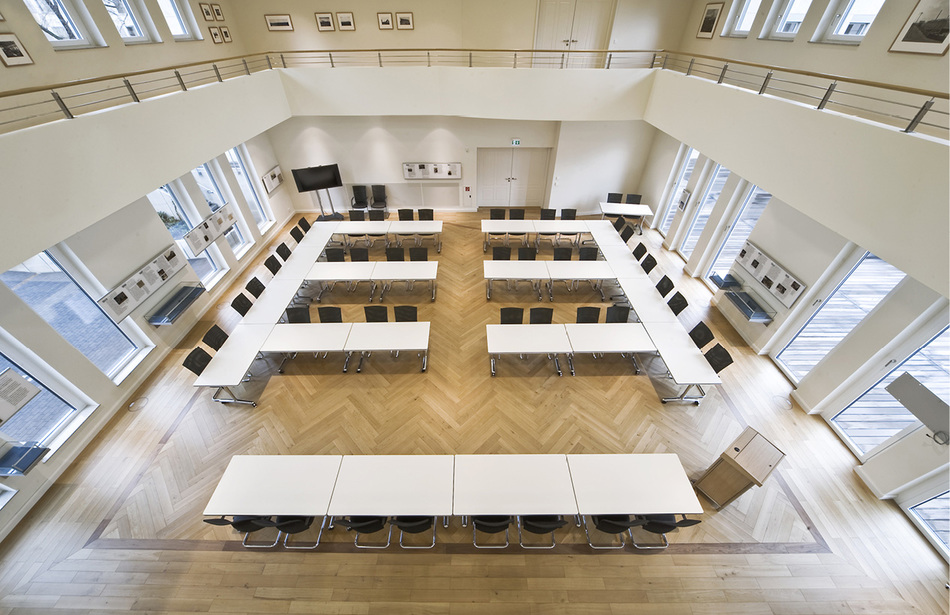 Referenz-Grillo-Werke-AG-Duisburg-pharao net Freischwinger-Mehrzwecktische multiform 