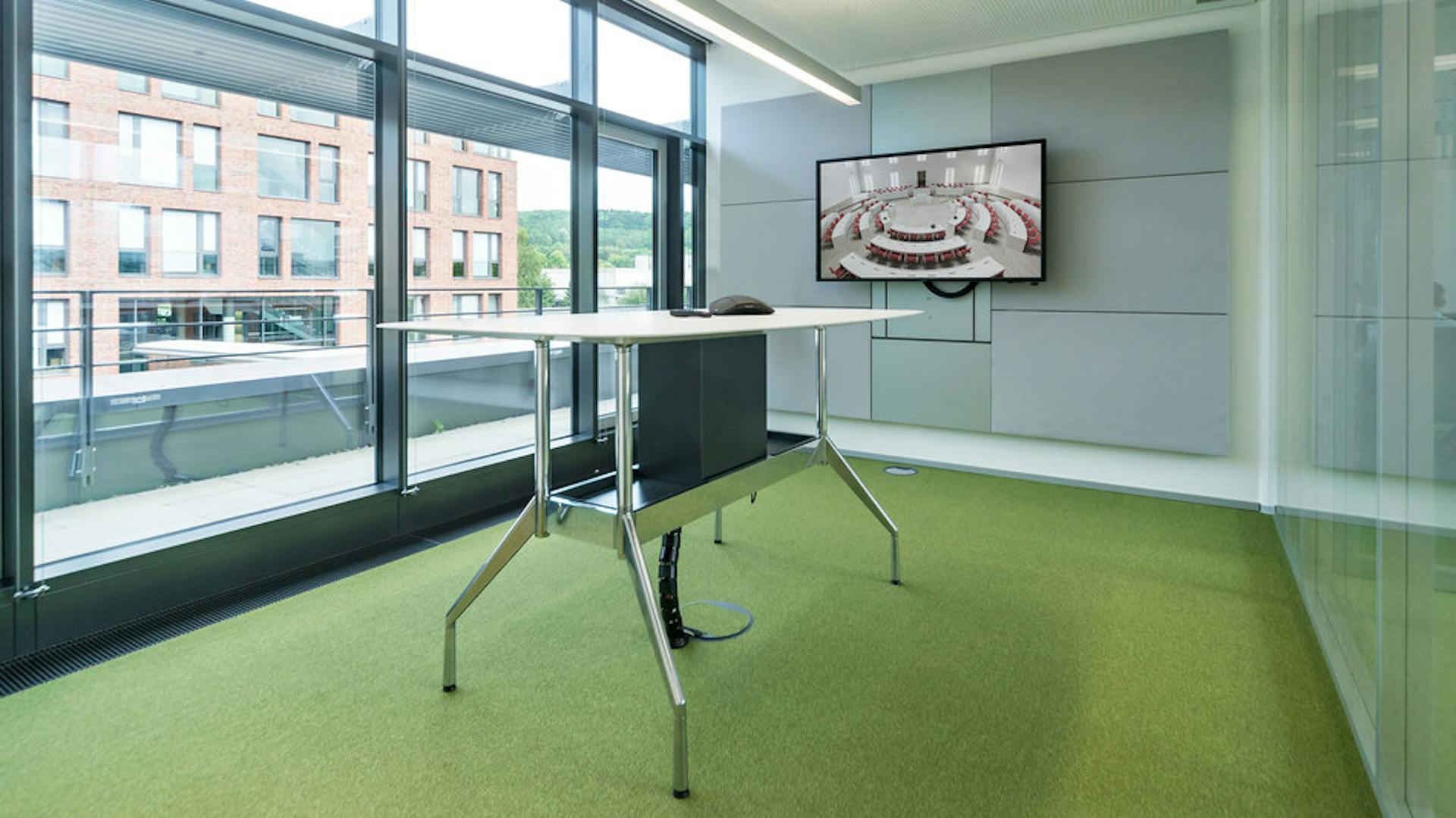 KWS Saat | Konferenzstehtisch: fallon