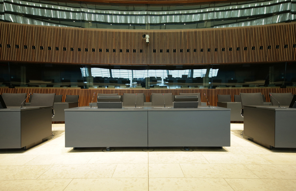 Centre de Conferénces Luxemburg | Konferenzanlage: Sonderlösung, werkzeuglos montierbar, mit hochwertiger Konferenz- und AV-Technik