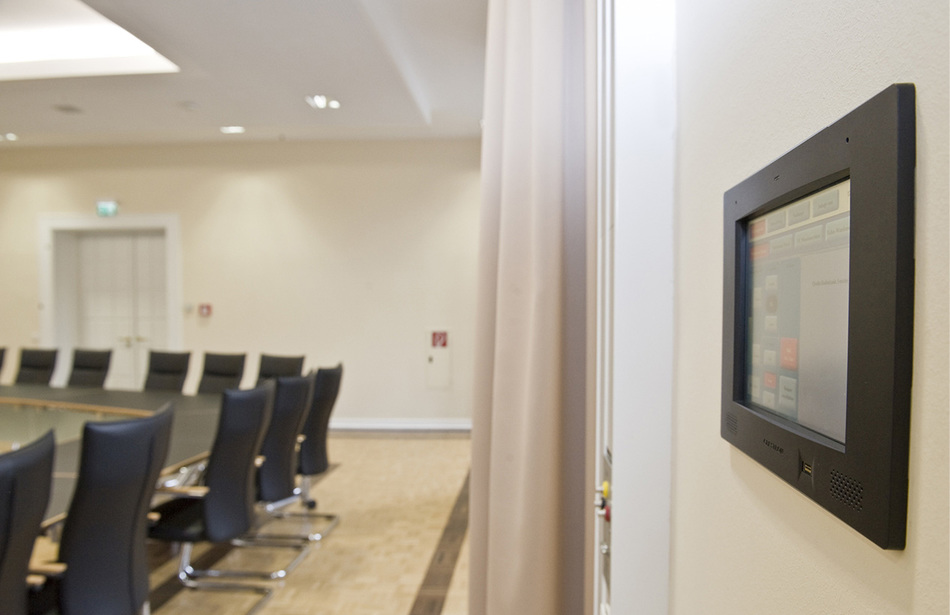 Senatssaal der Universität Osnabrück | Stühle: pharao comfort | Konferenztisch: fallon