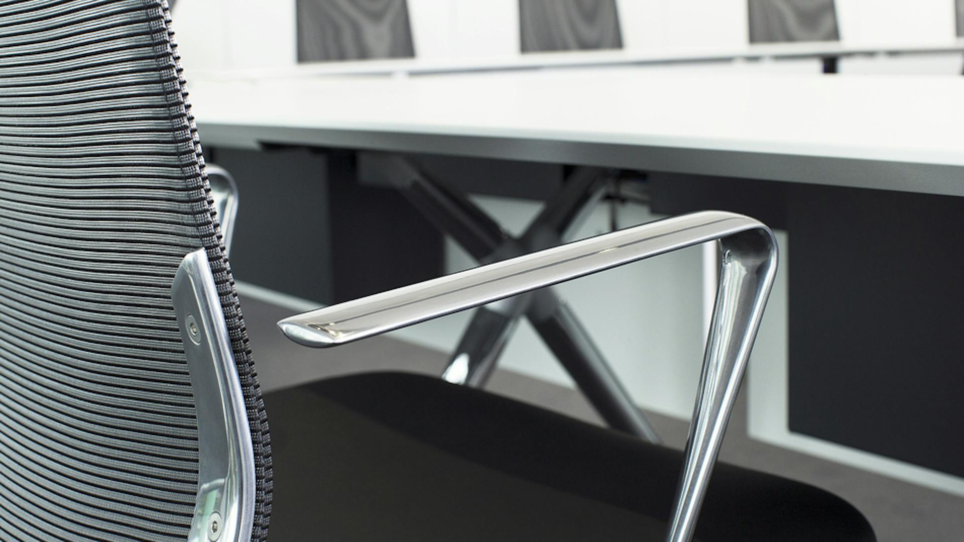 Referenzen-Mann+ Hummel-Ludwigsburg-MIDS-Primo Konferenzstuhl- xcone Tischanlage