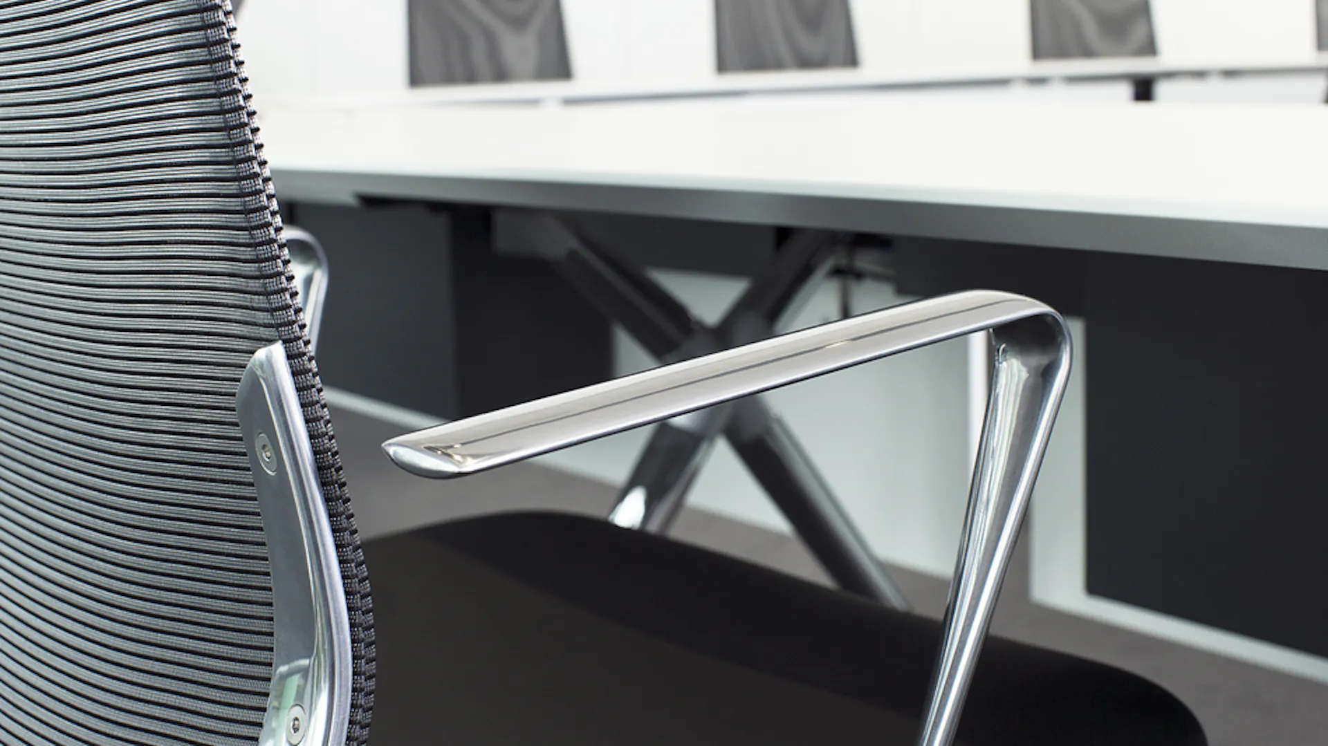 Referenzen-Mann+ Hummel-Ludwigsburg-MIDS-Primo Konferenzstuhl- xcone Tischanlage