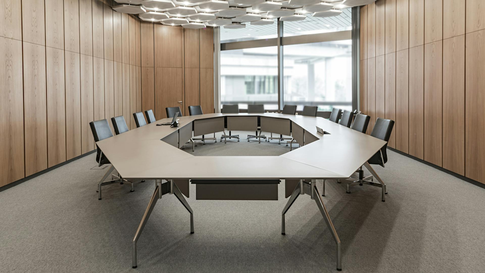 Verwaltungsgebäude Nürnberg | Konferenztisch fallon