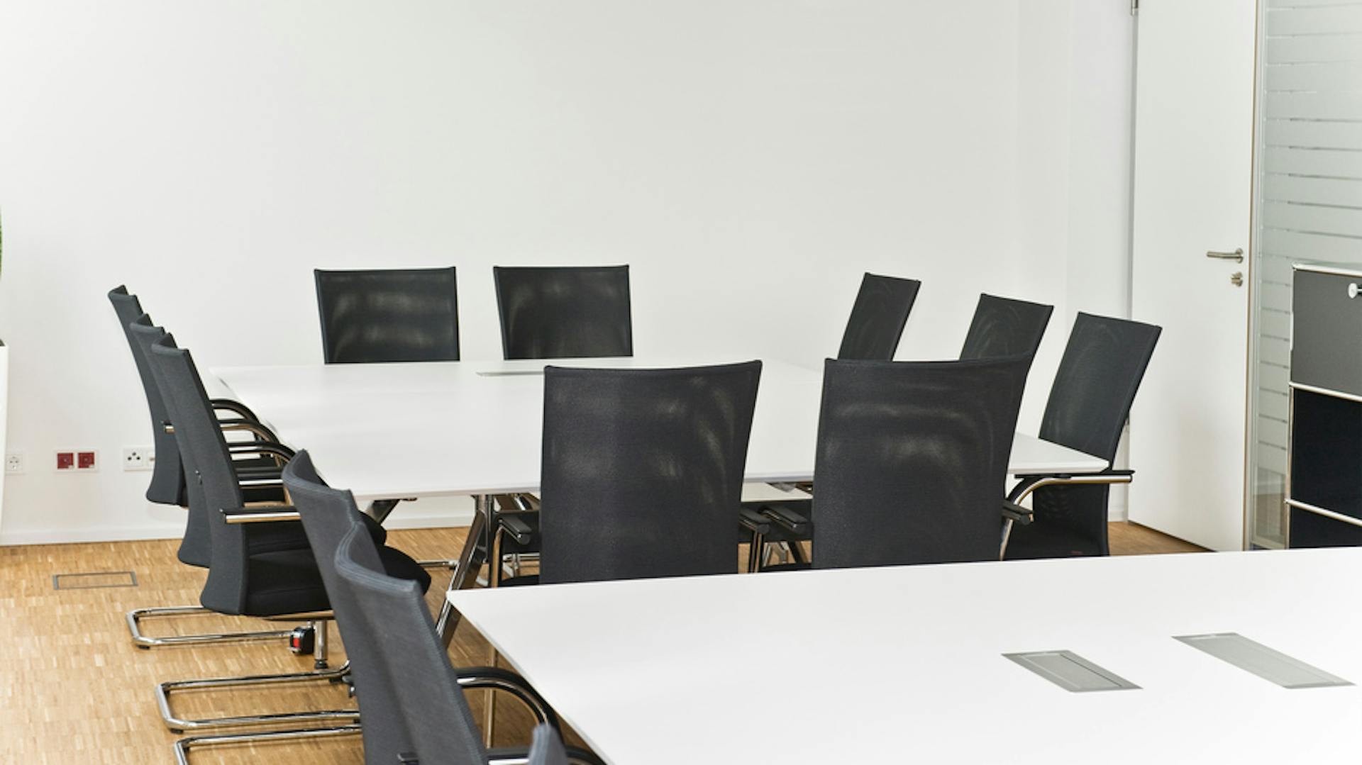 Modus Consult, Gütersloh | Konferenztische: fallon | Konferenzstühle: pharao net Freischwinger