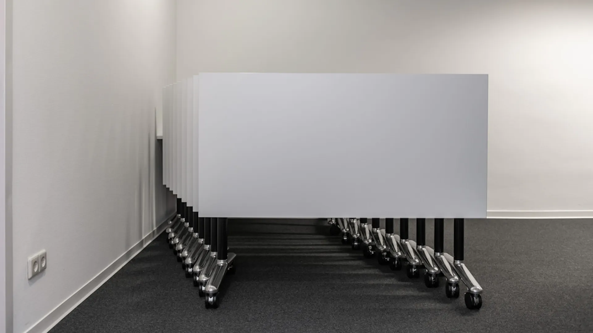 Referenzen- LBS Stuttgart agiler Schulungsraum- Stuttgart- multiform Schwenktisch