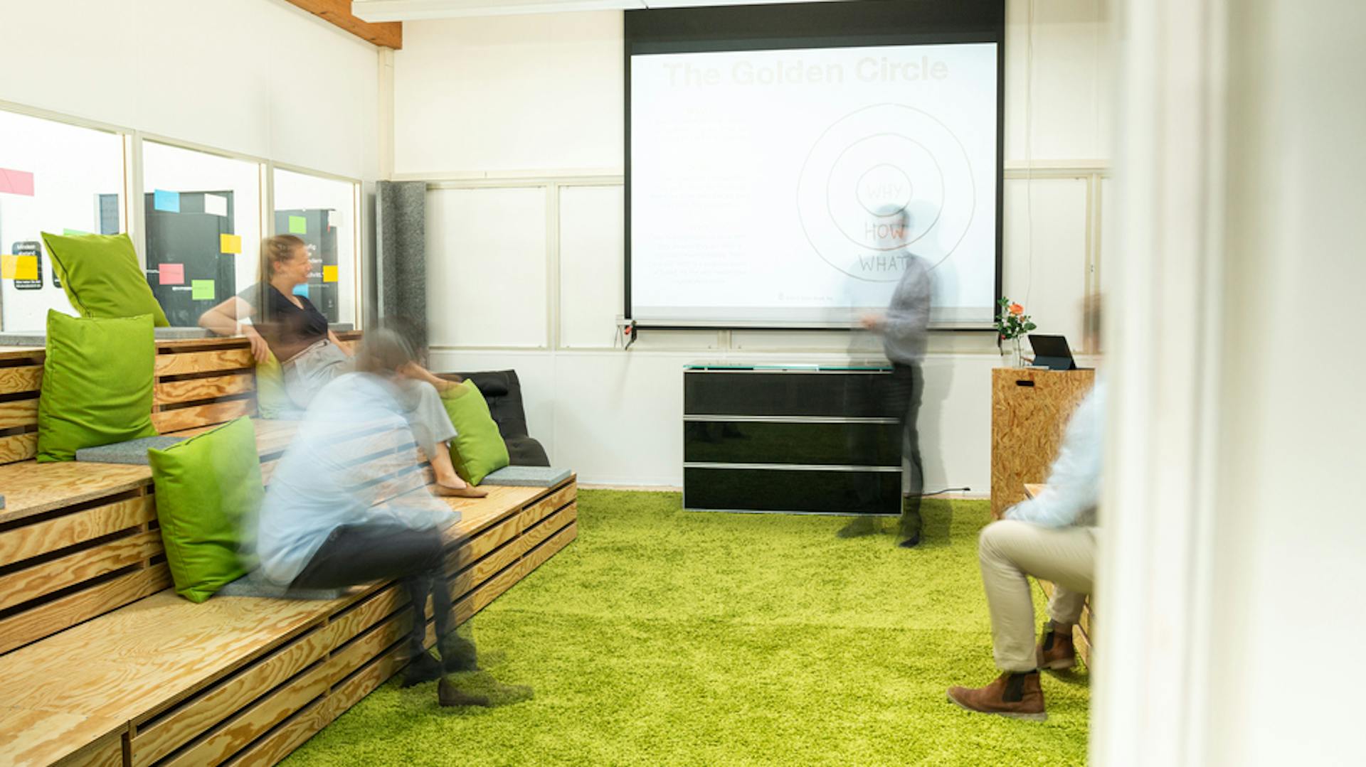 Co-Working-Space Bottwartal I Konferenzraum: arena I Mediensideboard: mms