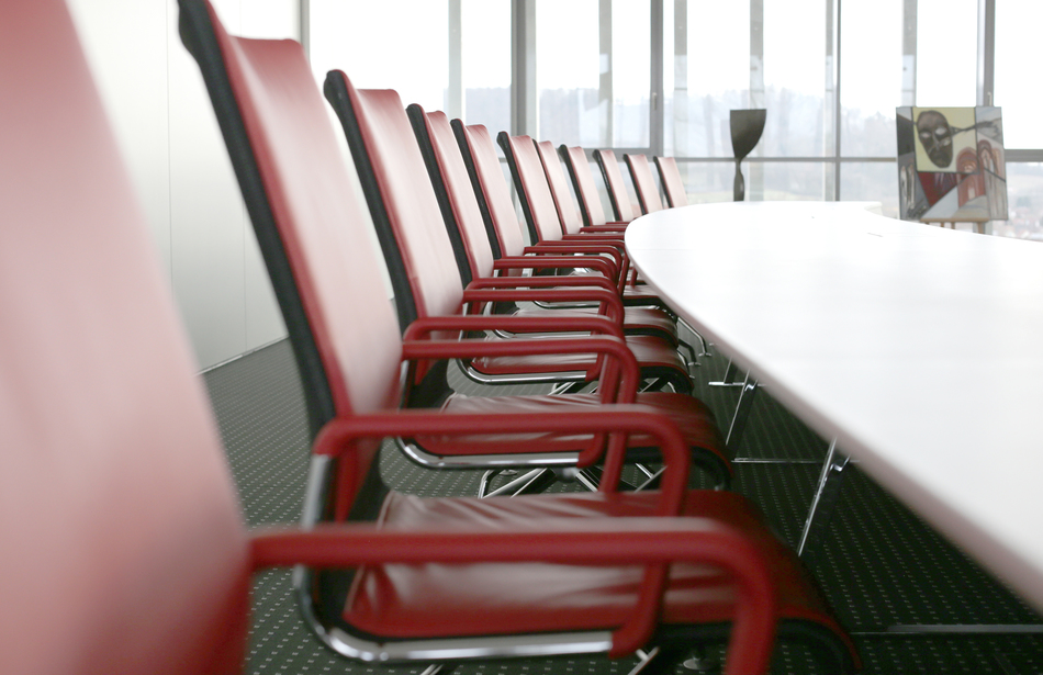 Sparkasse Schwäbisch Hall I Konferenztischanlage: Sonderbau I Stühle: x-cone