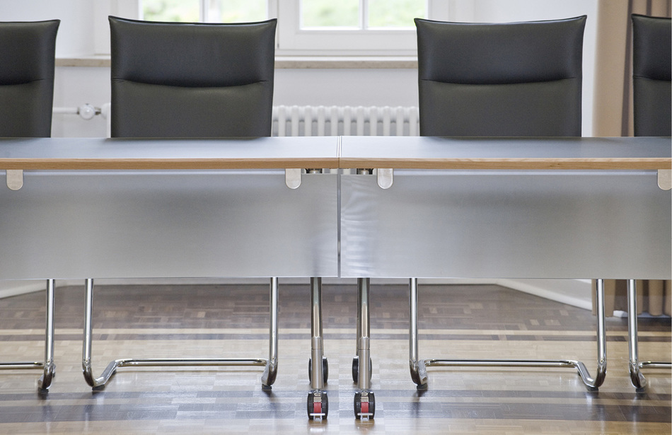 Senatssaal der Universität Osnabrück | Stühle: pharao comfort | Konferenztisch: fallon