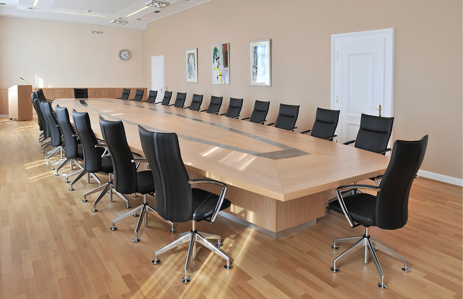 Post Luxemburg | Stühle: pharao comfort | Tisch: Sonderlösung