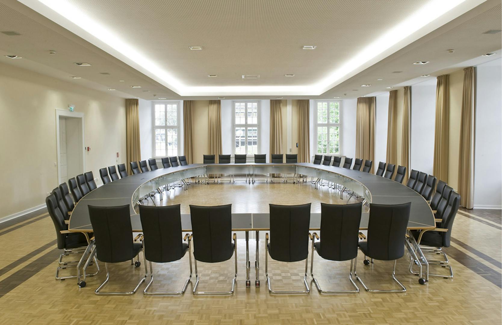 Referenzen- Universität Osnabrück- Osnabrück- pharao comfort- fallon Konferenztisch