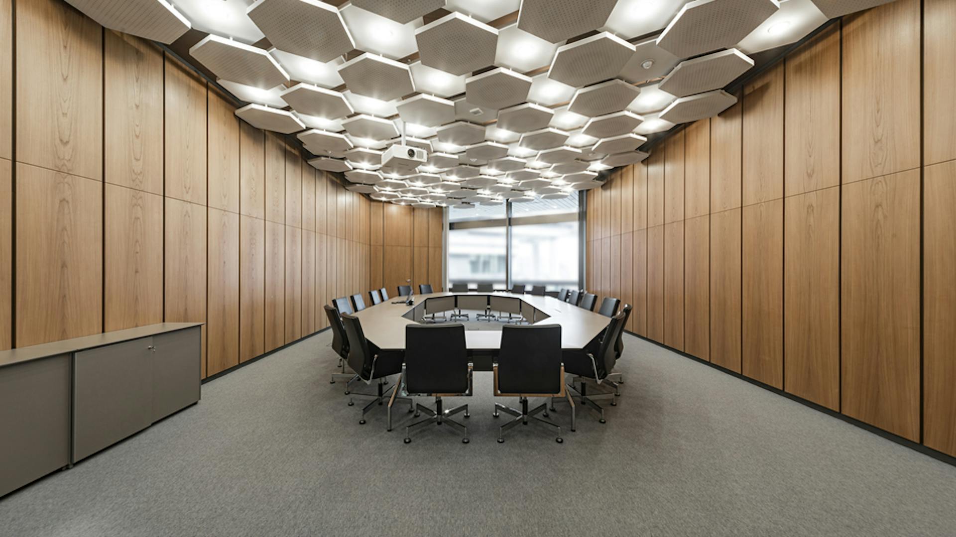 Verwaltungsgebäude Nürnberg | Konferenztisch fallon