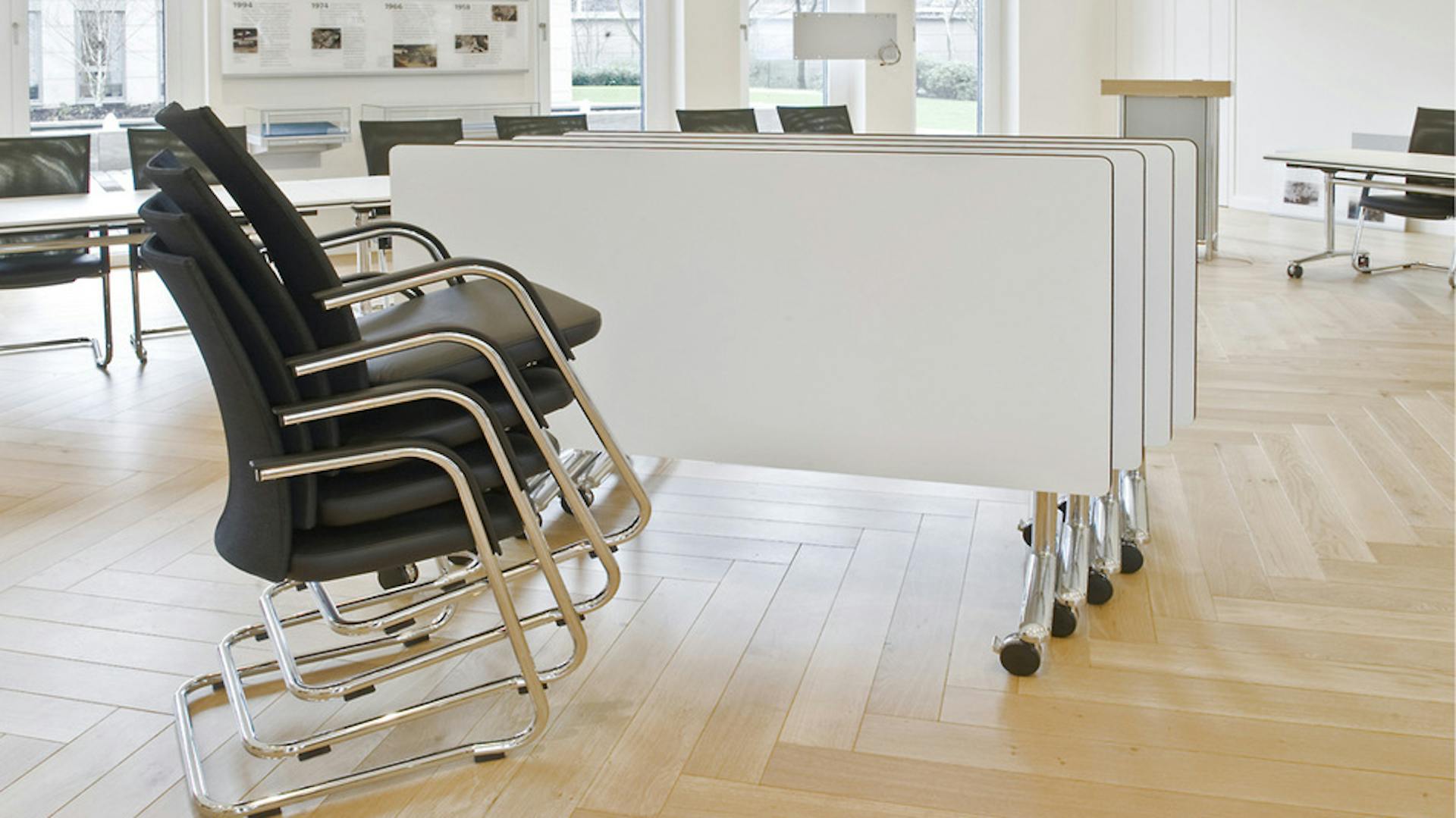 Referenz-Grillo-Werke-AG-Duisburg-pharao net Freischwinger-Mehrzwecktische multiform