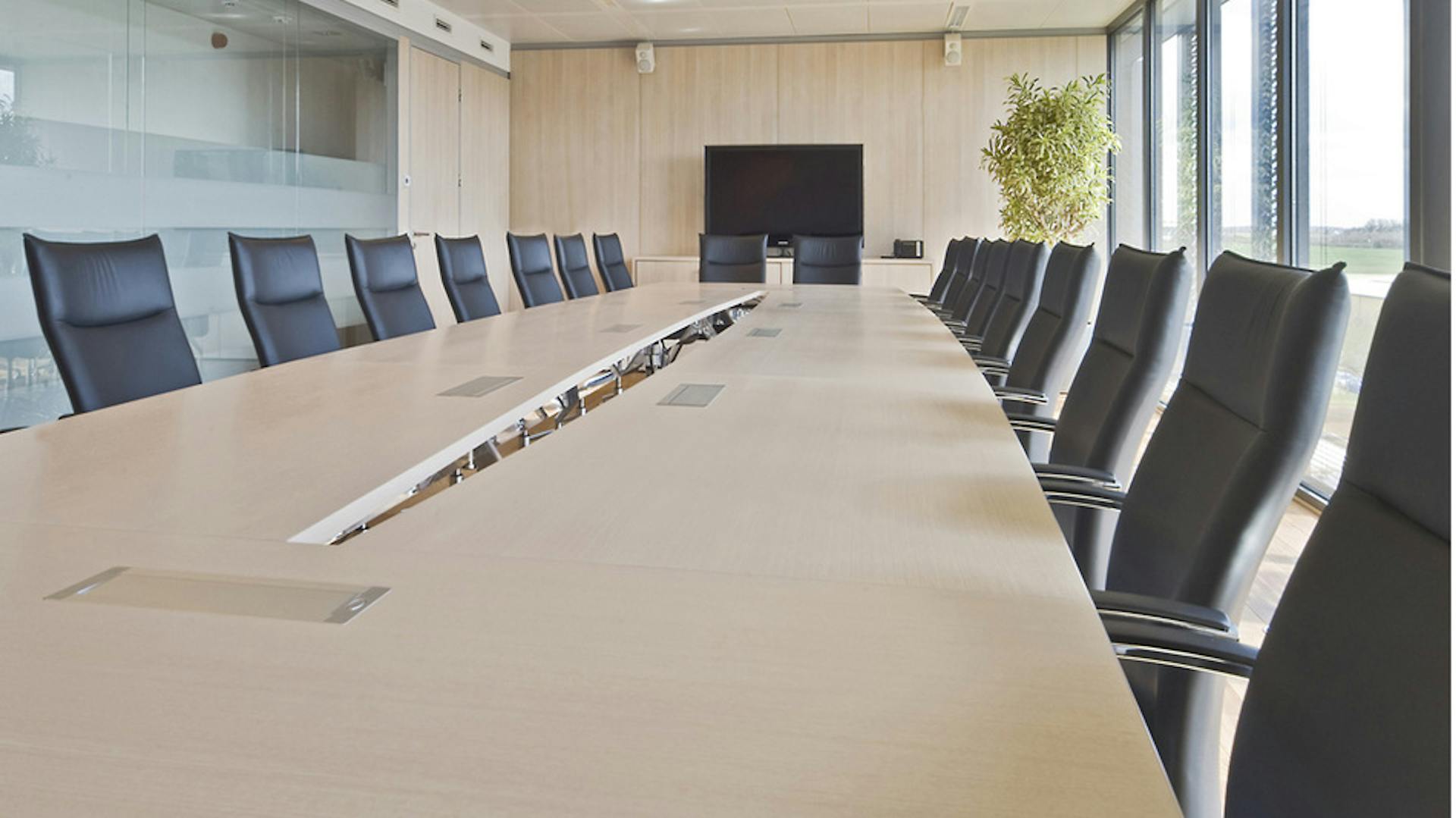 Post Luxemburg | Stühle: pharao comfort | Konferenztisch: fallon