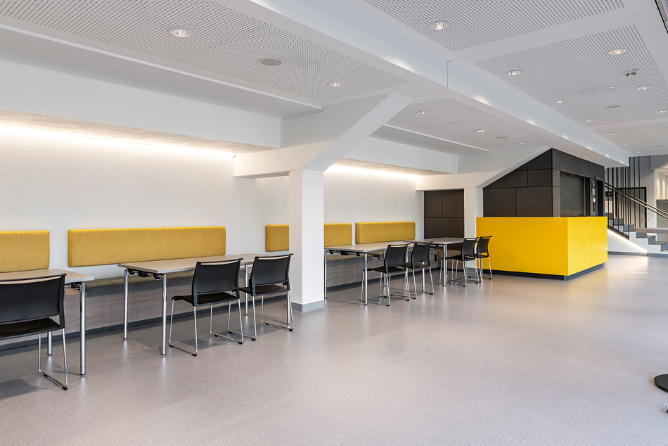 Riedhalle Steinheim an der Murr | klif Stapelstuhl | easy flex Stapeltisch