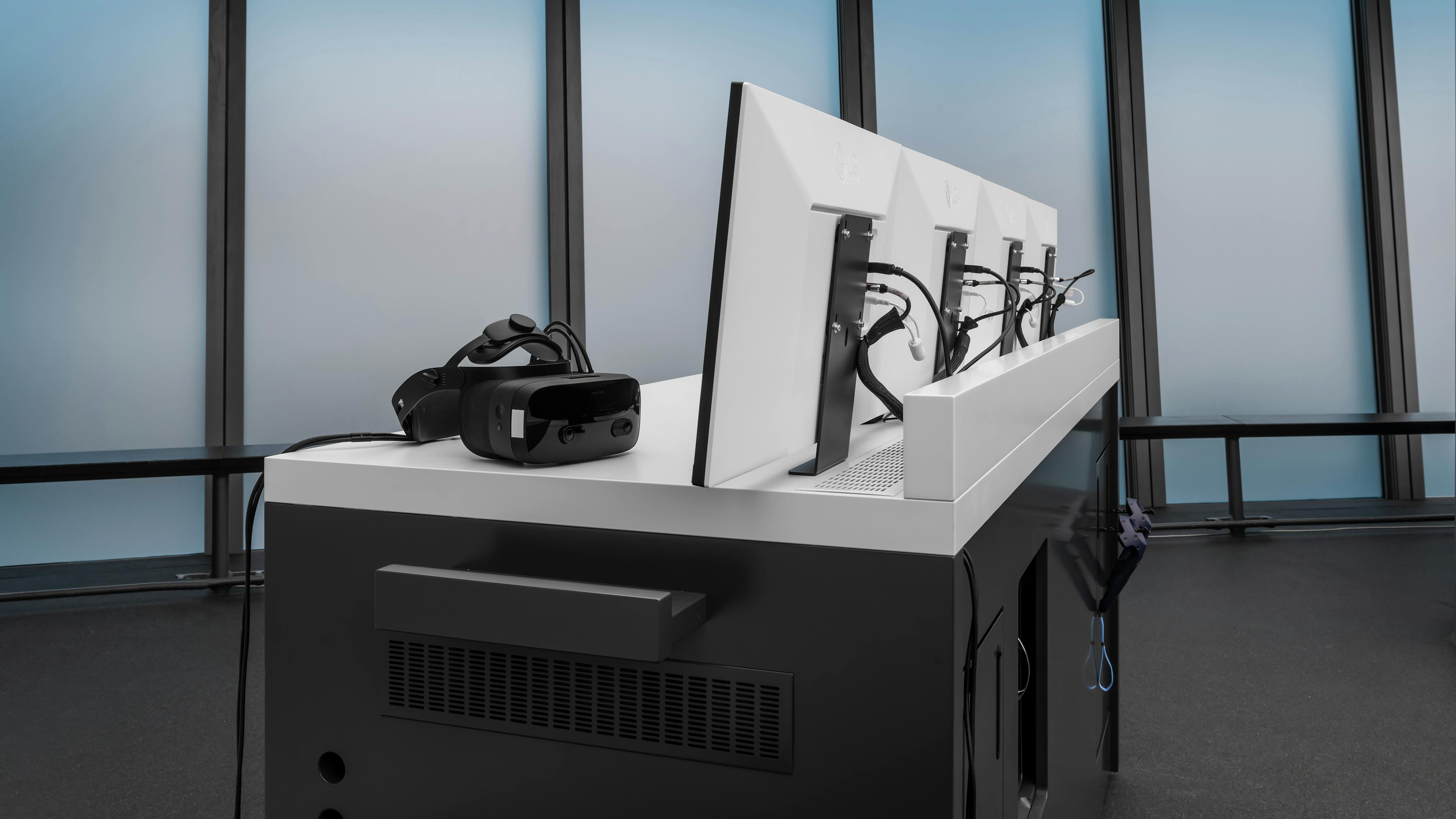 Forschungs- und Innovationszentrum (FIZ) der BMW Group in München | maßgeschneiderte Medienstelen und Technikkonsolen