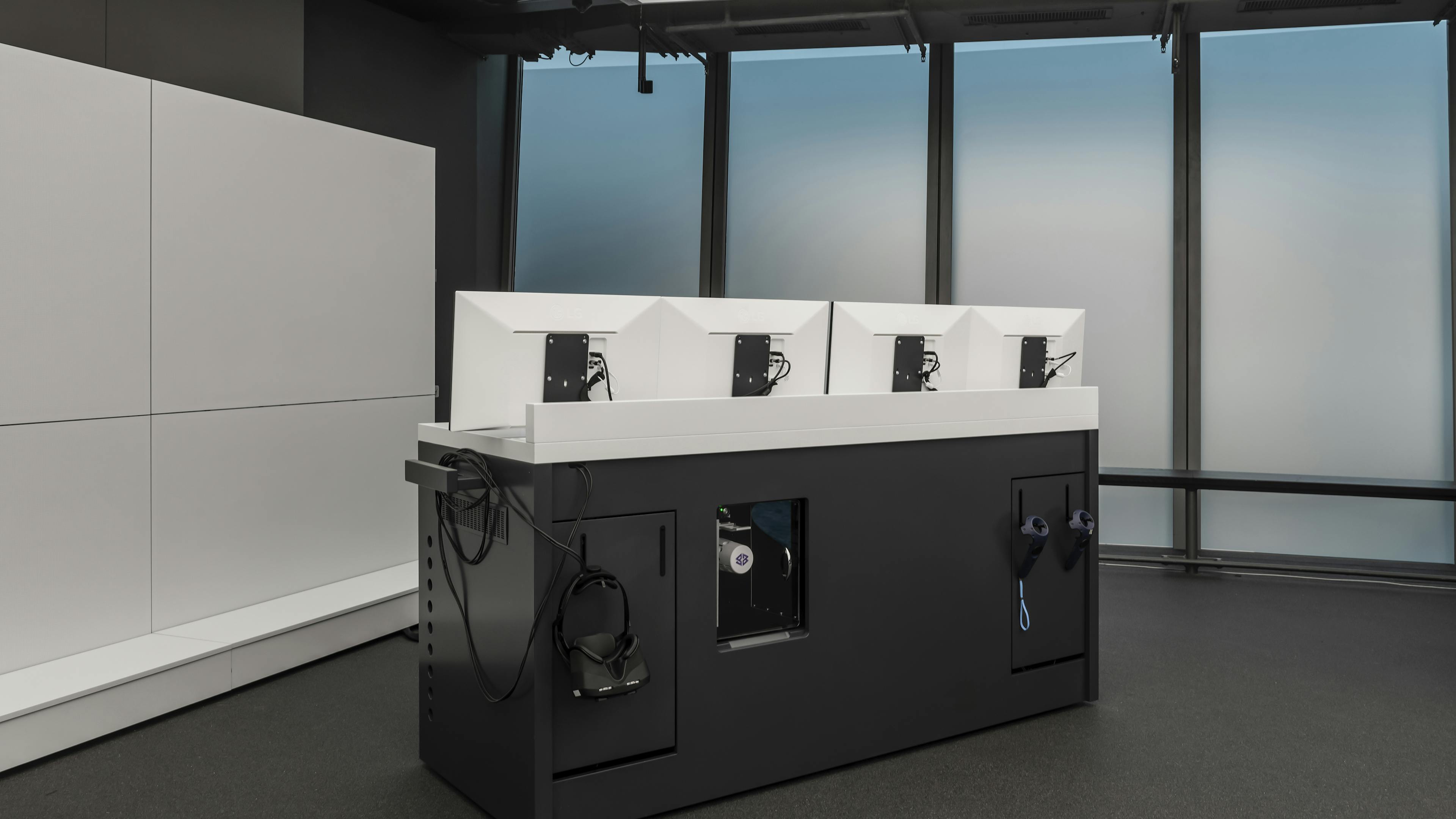 Forschungs- und Innovationszentrum (FIZ) der BMW Group in München | maßgeschneiderte Medienstelen und Technikkonsolen