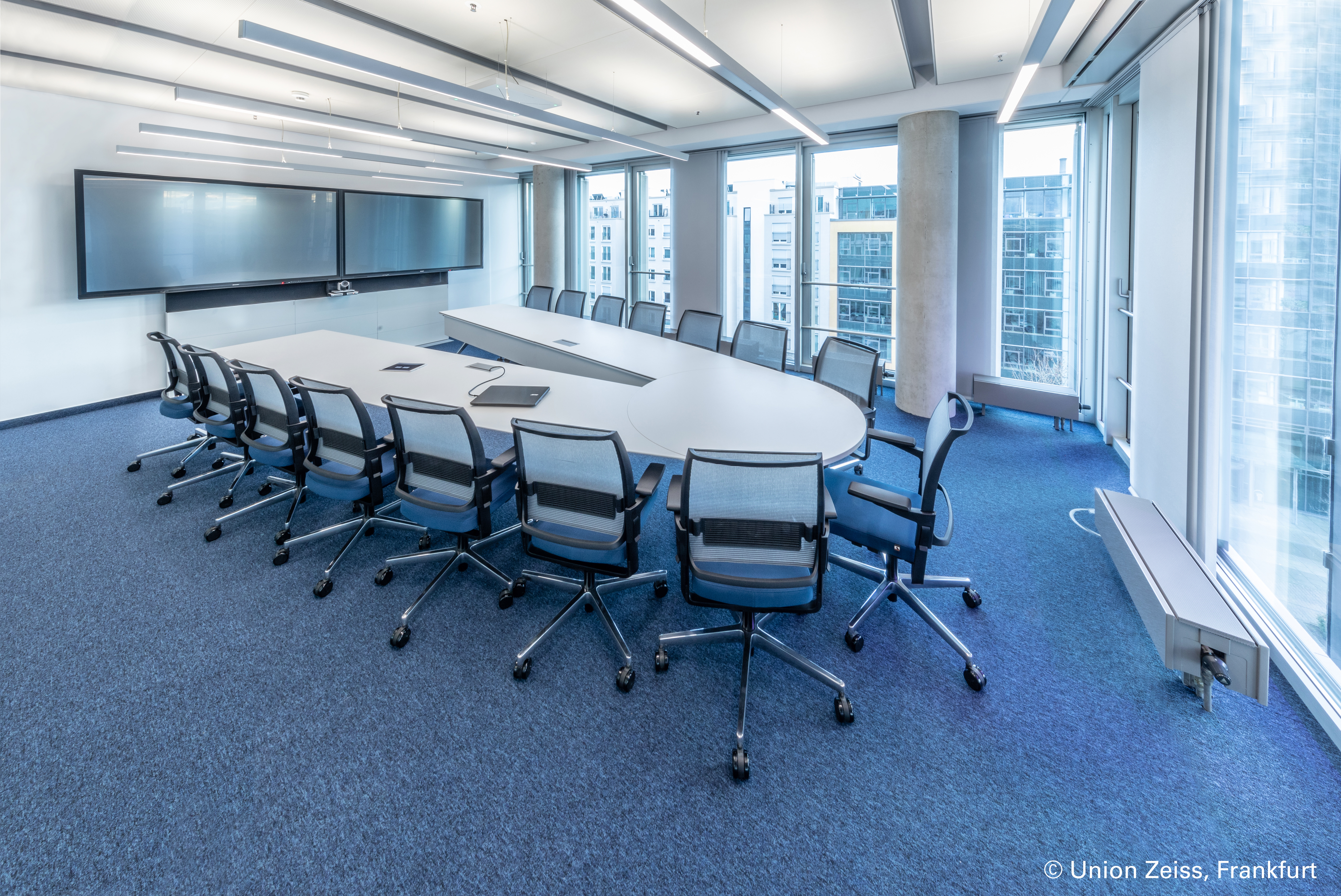 OSIsoft Europe GmbH in Frankfurt – Fachhändler Unionzeiss Frankfurt | Konferenzanlage: fallon VCT | Medienstele: MICO-2 298 akustik