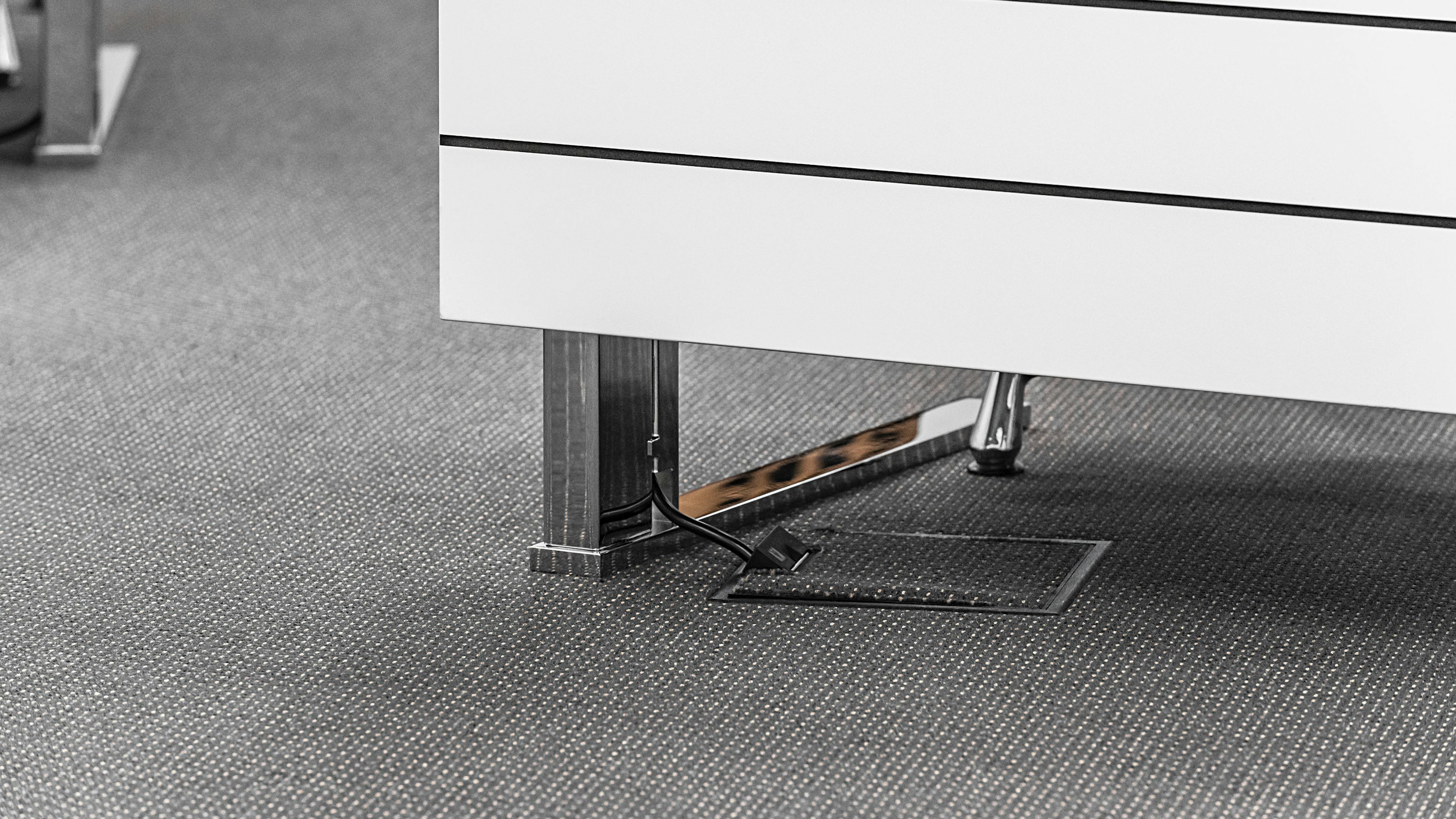 Stadt Osnabrück Ratssaal | Tischsystem: c-base | PSE Rednerpult | individuelle Displayeinhausung