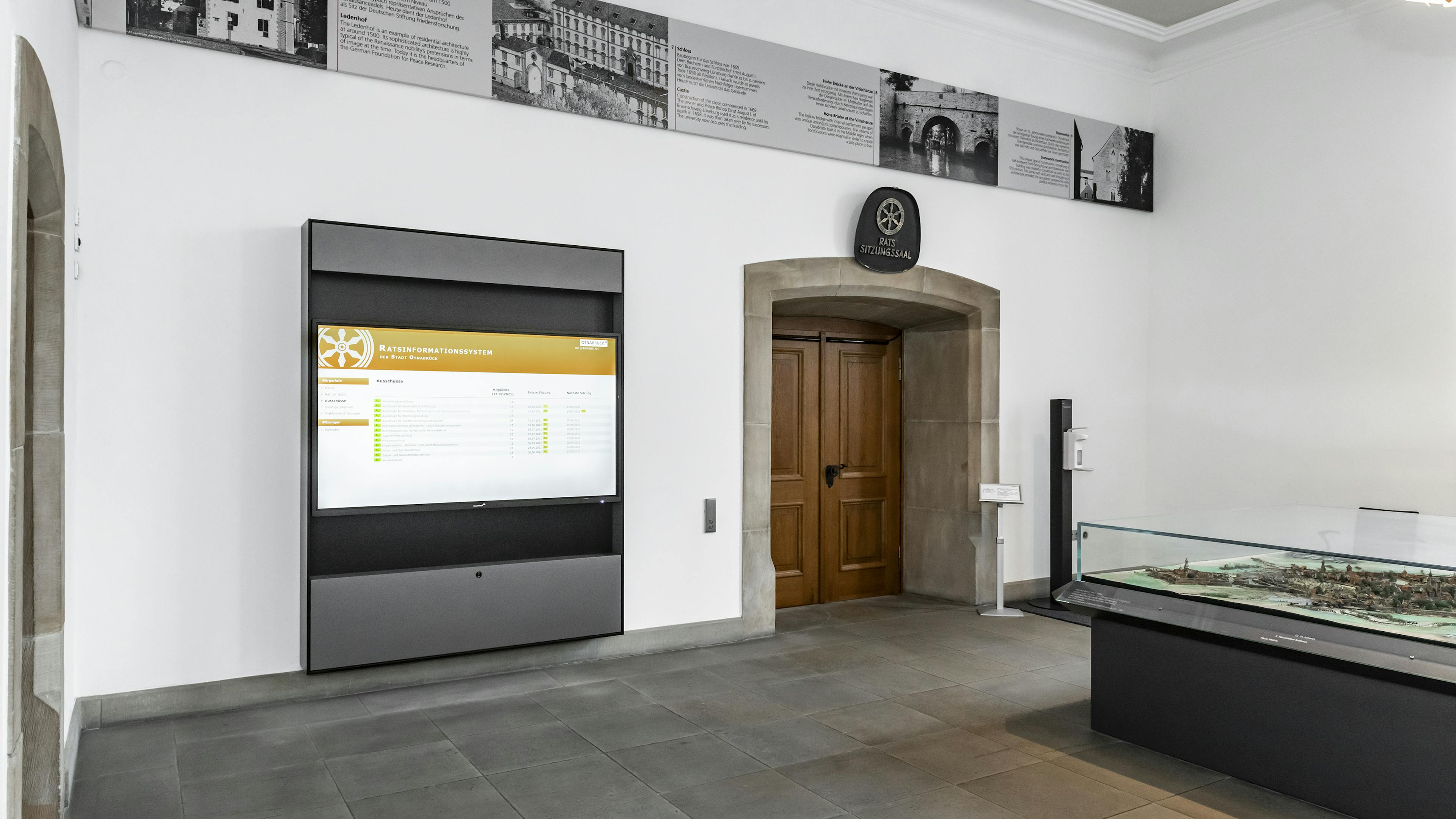 Stadt Osnabrück Ratssaal | Tischsystem: c-base | PSE Rednerpult | individuelle Displayeinhausung