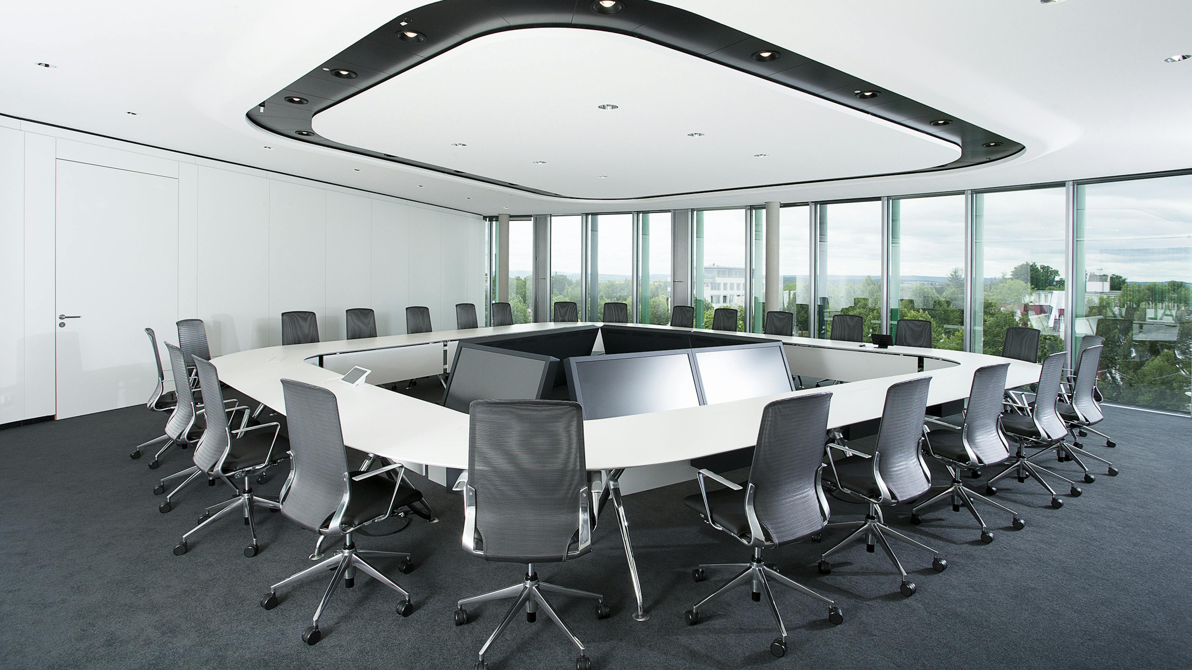 Mann+Hummel, Ludwigsburg | Konferenzraum | Konferenzanlage: xcone | Monitorinsel | Konferenzstuhl: primo