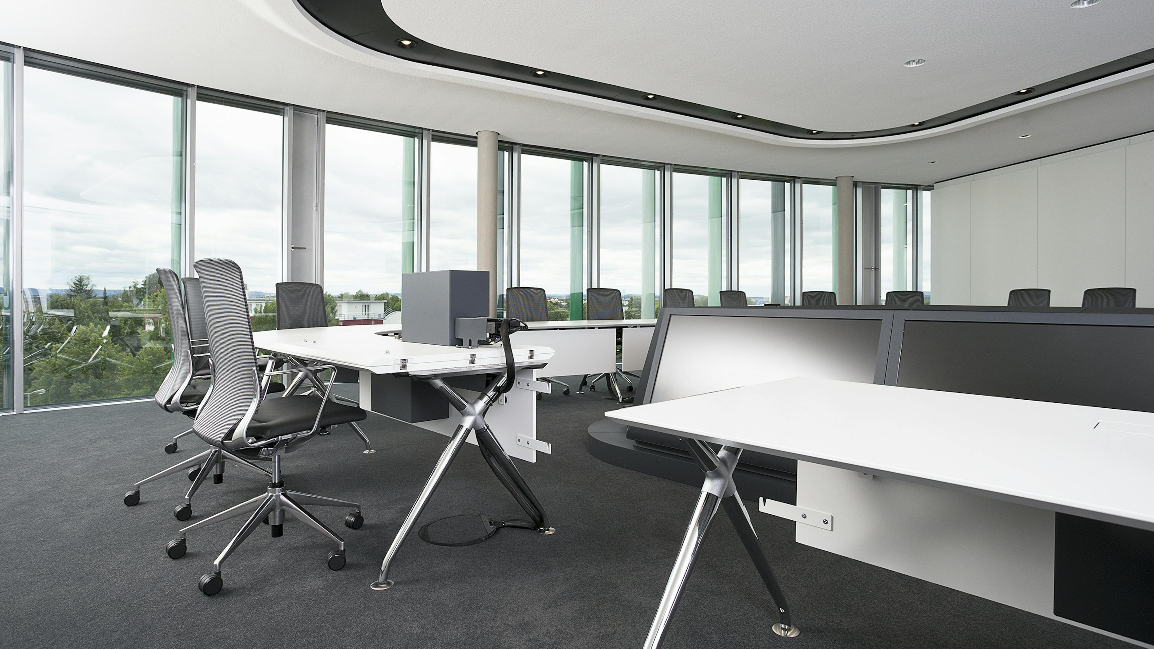 Mann+Hummel, Ludwigsburg | Konferenzraum | Konferenzanlage: xcone | Monitorinsel | Konferenzstuhl: primo