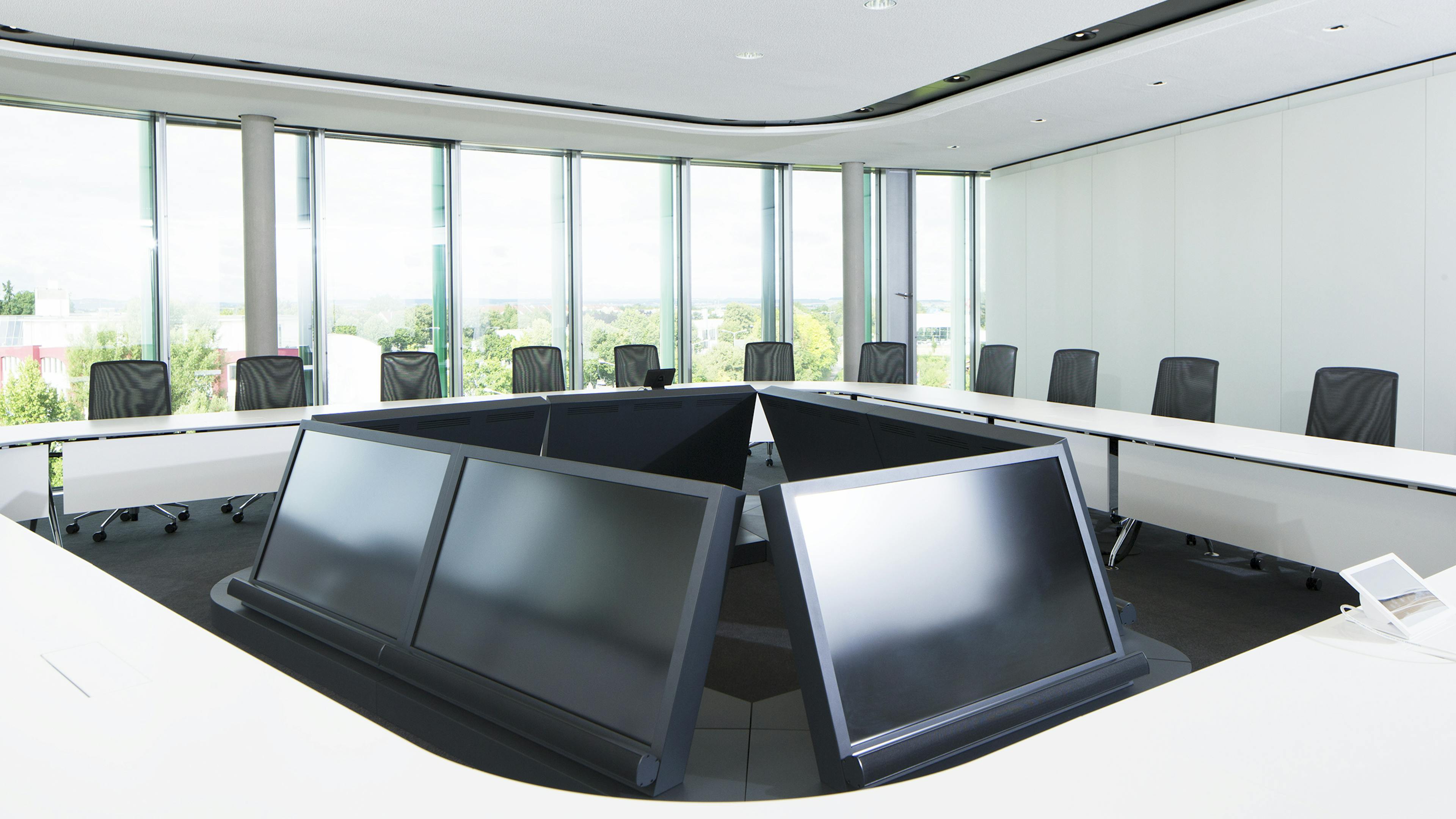 Mann+Hummel, Ludwigsburg | Konferenzraum | Konferenzanlage: xcone | Monitorinsel | Konferenzstuhl: primo