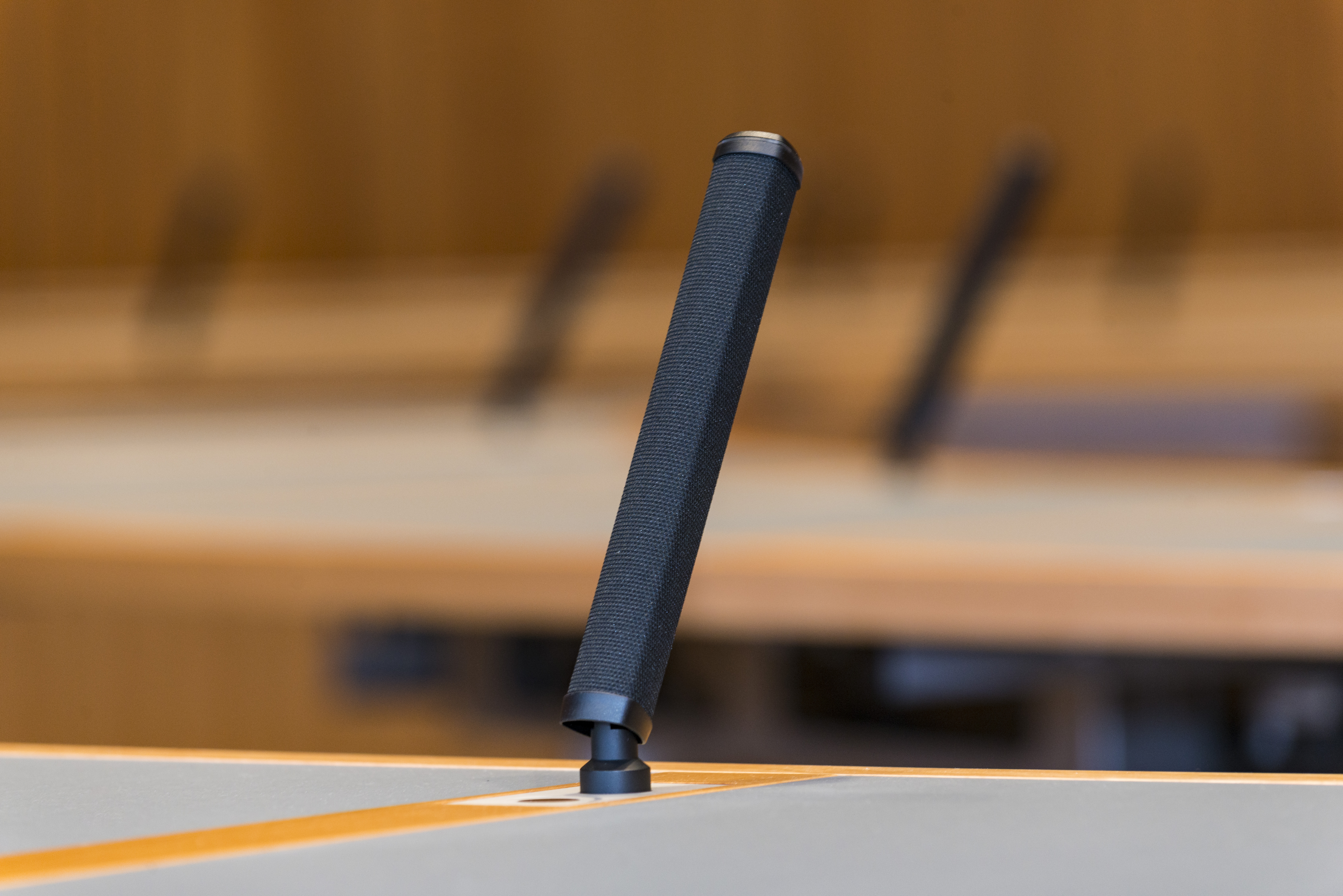 Landtag NRW, Düsseldorf | Fraktionssaal | plenum c-fuß | werkzeuglos montierbares Auditorium