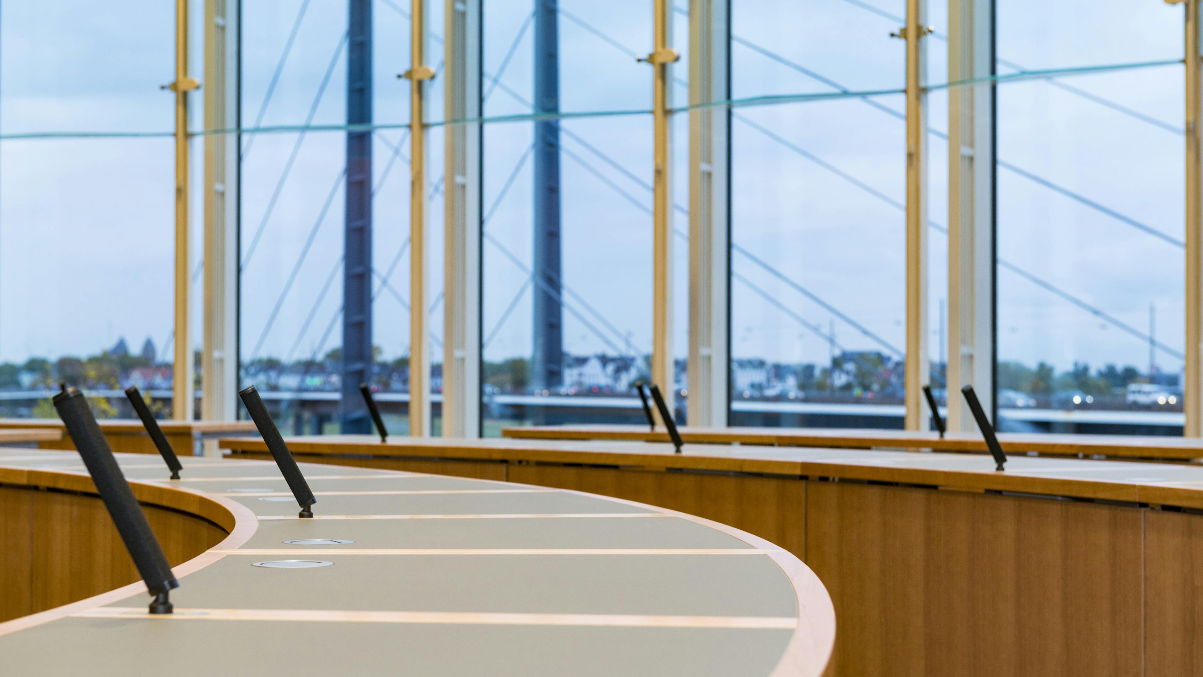 Landtag NRW, Düsseldorf | Fraktionssaal | plenum c-fuß | werkzeuglos montierbares Auditorium