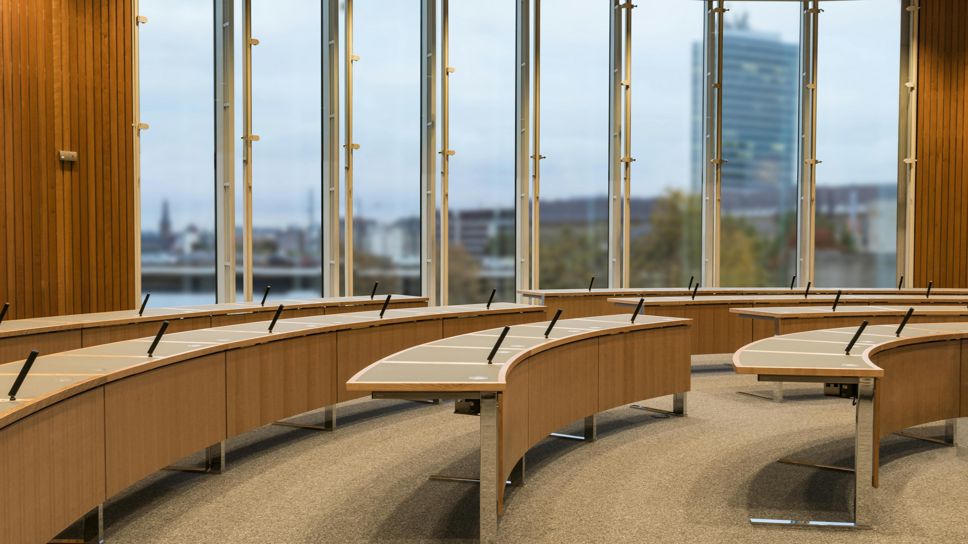 Landtag NRW, Düsseldorf | Fraktionssaal | plenum c-fuß | werkzeuglos montierbares Auditorium