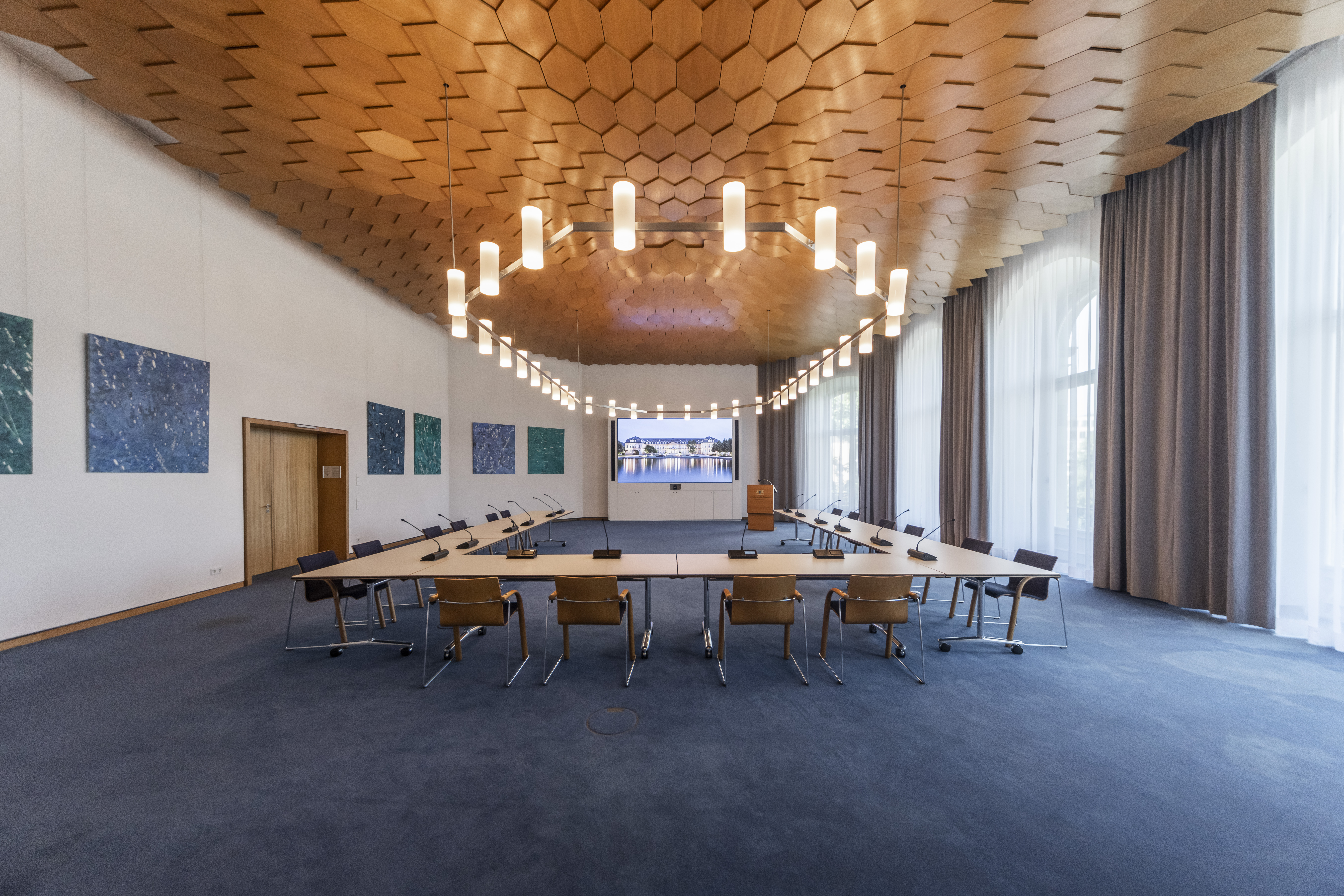 References_picture_gallery_ministry_of_finance_Stuttgart_LED_media_wall