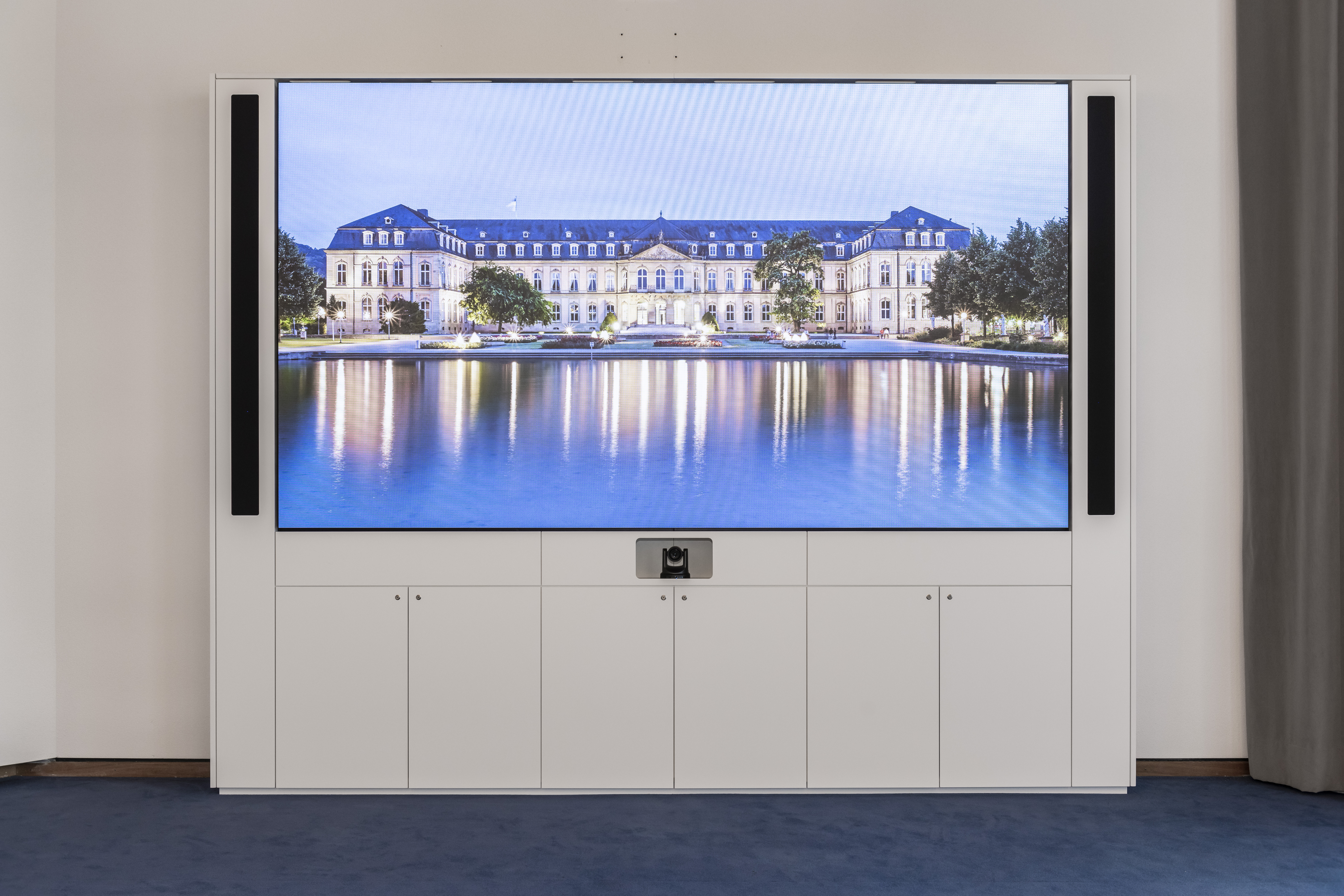 References_picture_gallery_ministry_of_finance_Stuttgart_LED_media_wall