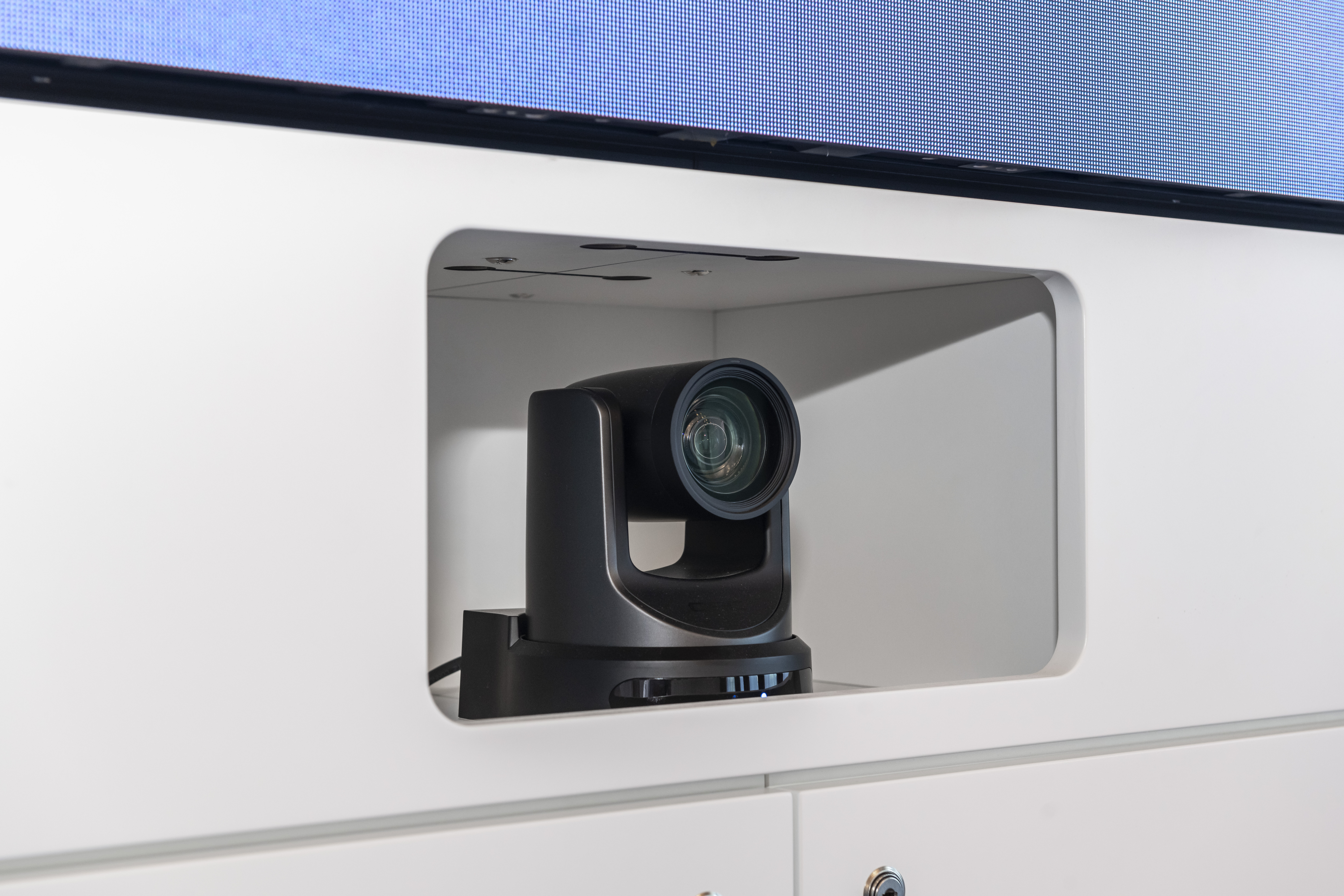 References_picture_gallery_ministry_of_finance_Stuttgart_LED_media_wall_technology_integration