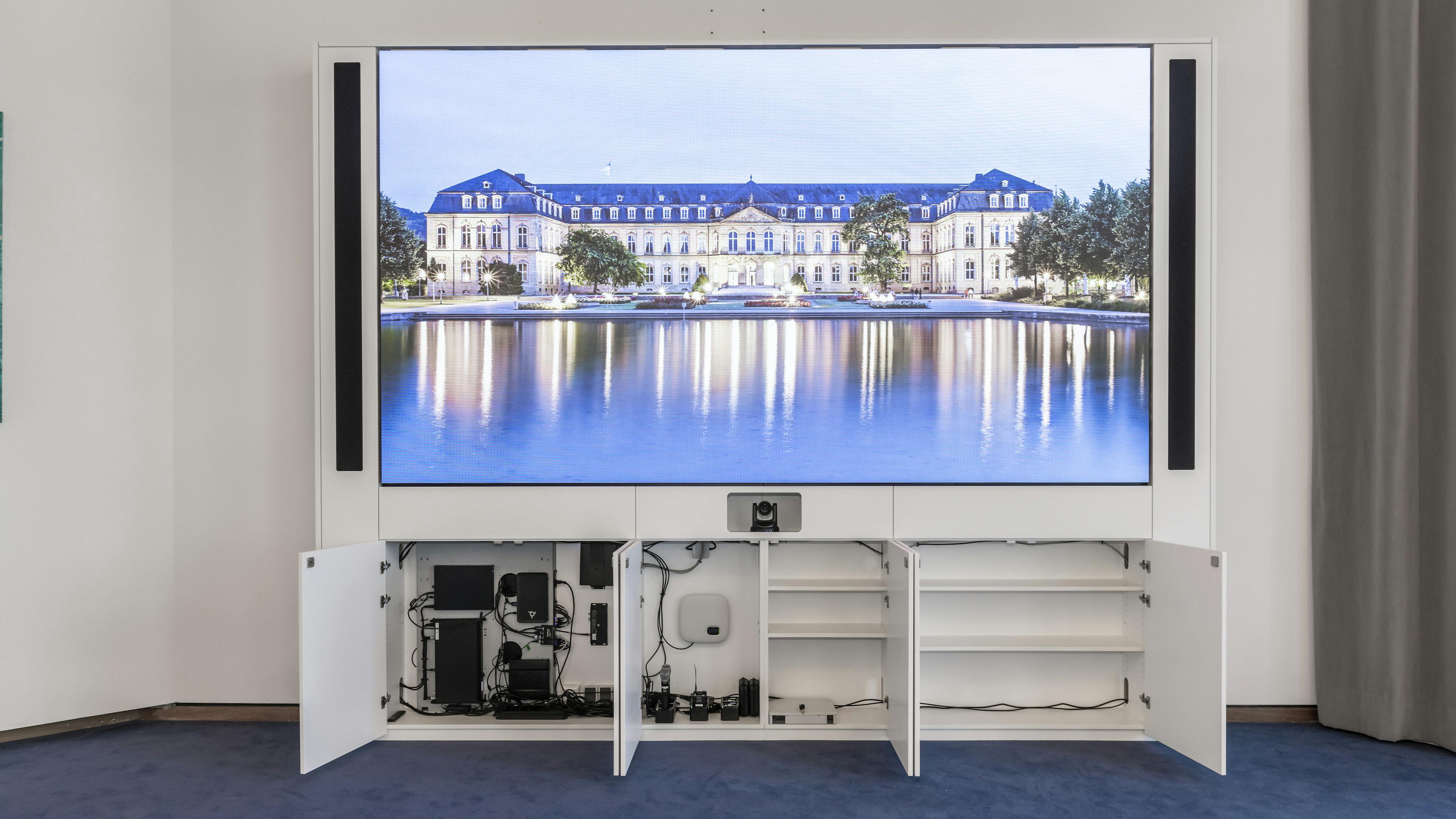 Referenzen_Bildergalerie_Ministerium_für_Finanzen_Stuttgart_LED_Medienwand_Technikintegration