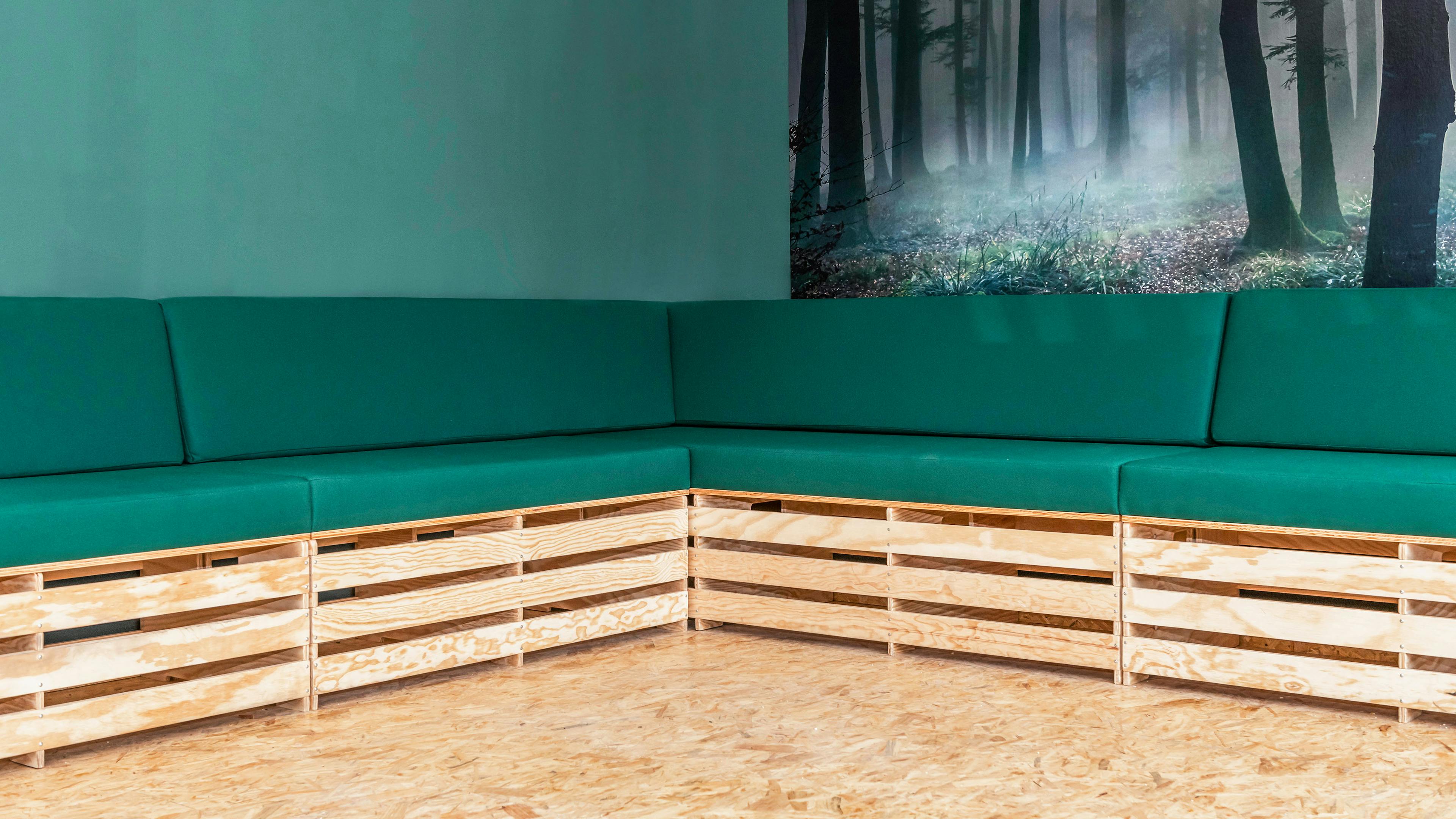 Referenzen-Bildergalerie-fröscher Pausenraum-arena als Eckbank