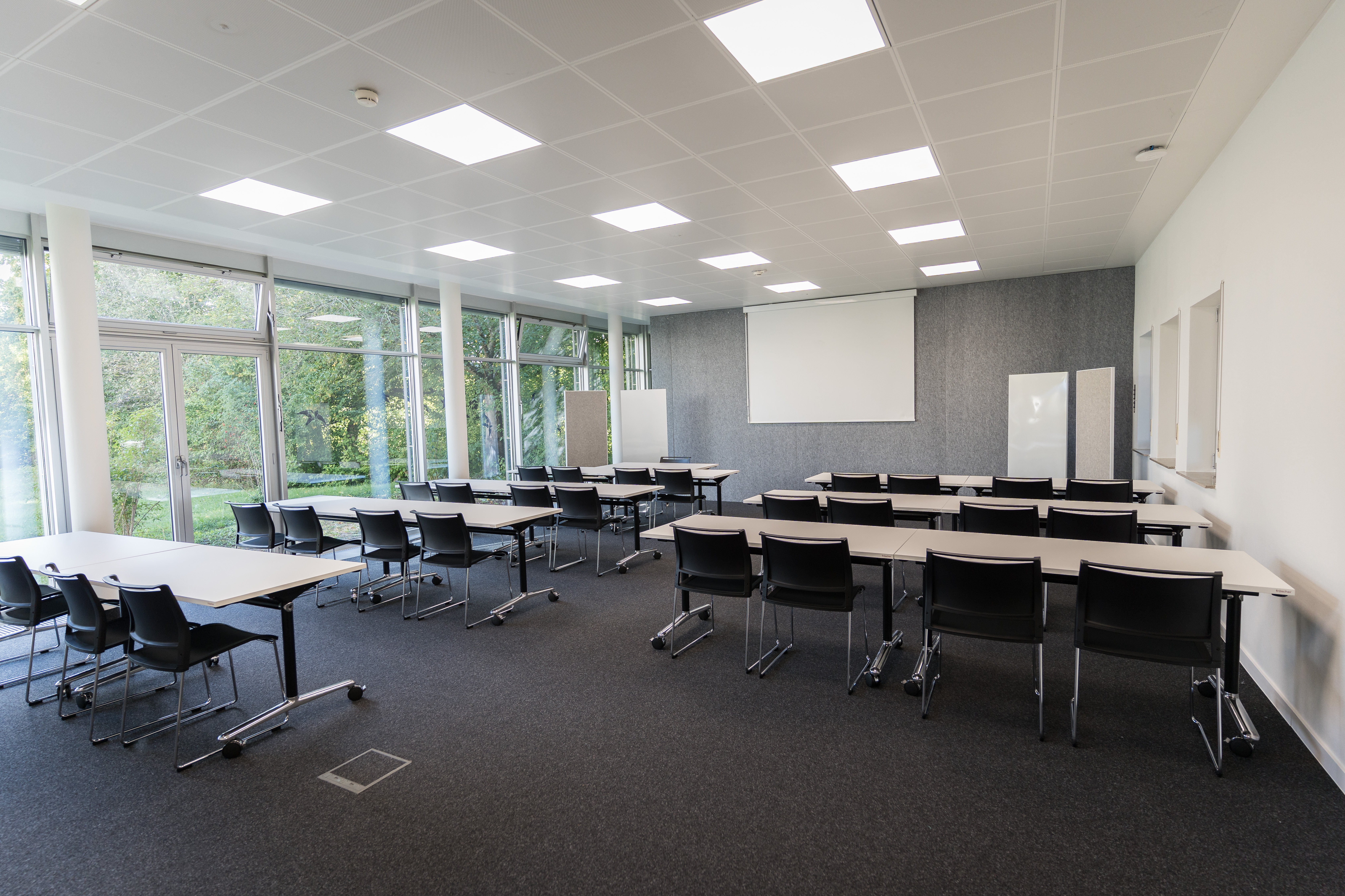 Referenzen-Bildergalerie-fröscher Technologiezentrum-Schwäbisch-Hall-klif Stapelstuhl-multiform Tisch