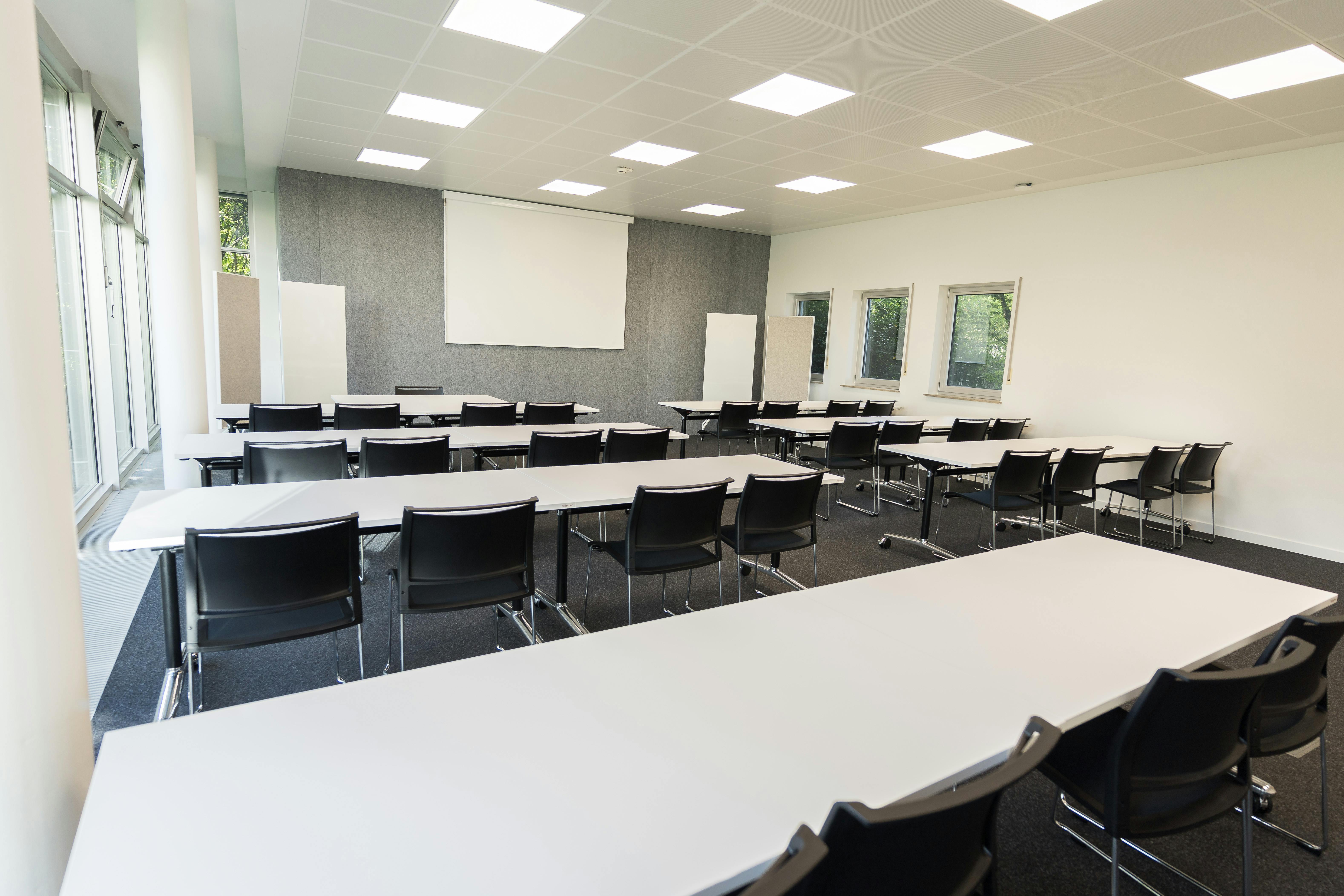 Referenzen-Bildergalerie-fröscher Technologiezentrum-Schwäbisch-Hall-klif Stapelstuhl-multiform Tisch