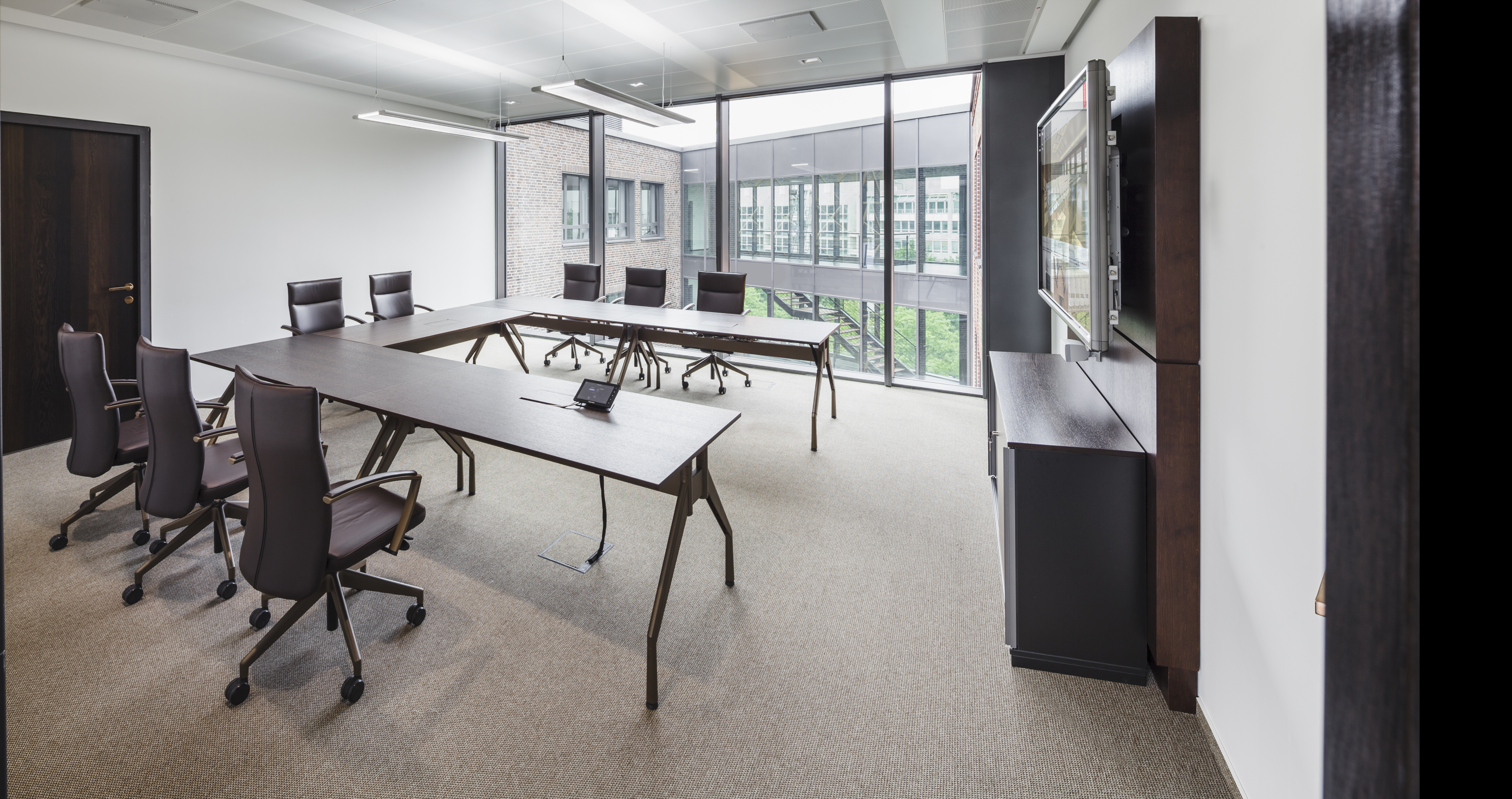 Referenzen-Bildergalerie-Verwaltungsgebäude Frankfurt a.M.-  pharao comfort- fallon Tisch