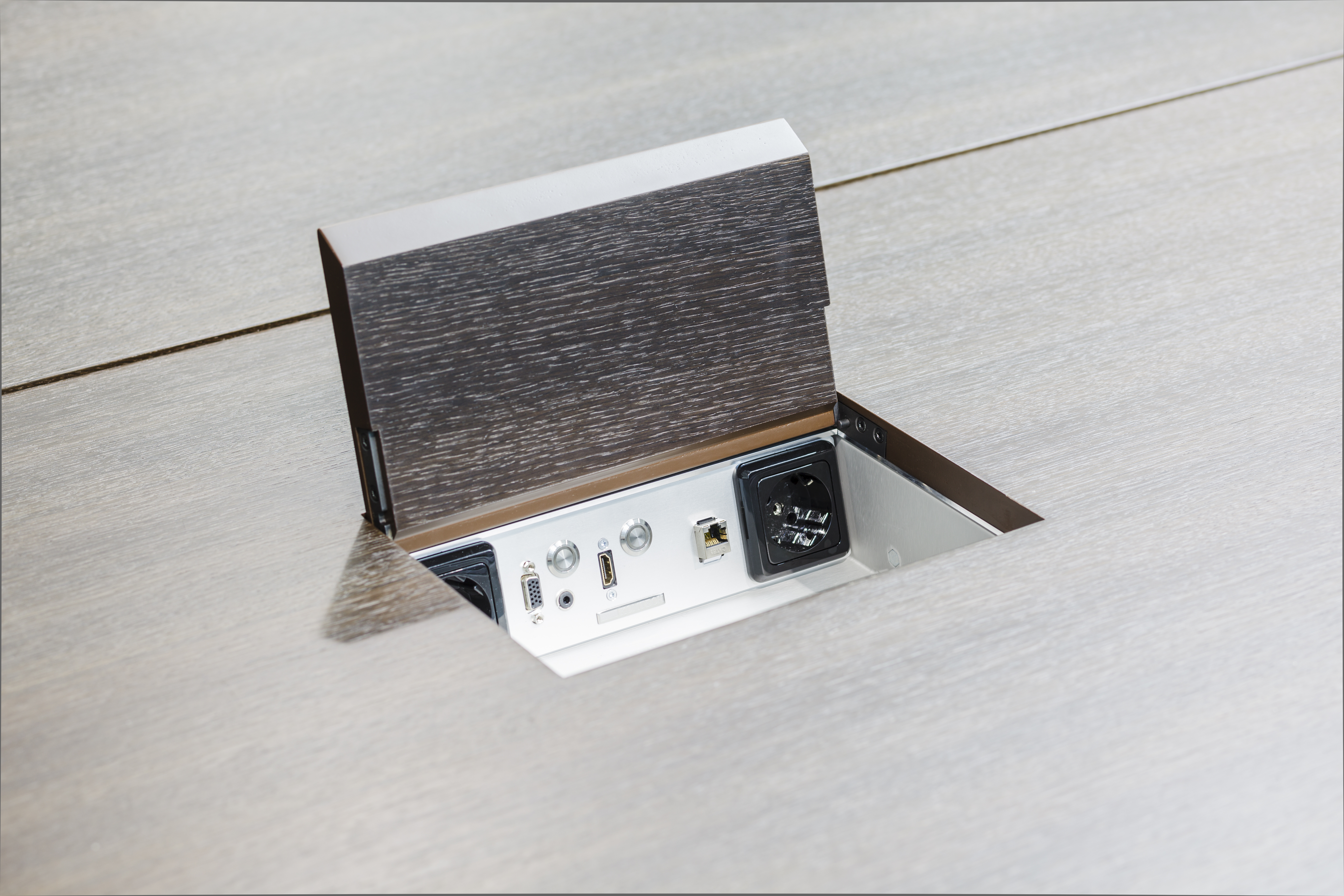 Referenzen-Bildergalerie-Verwaltungsgebäude Frankfurt a.M.-  Tischanschlussfeld