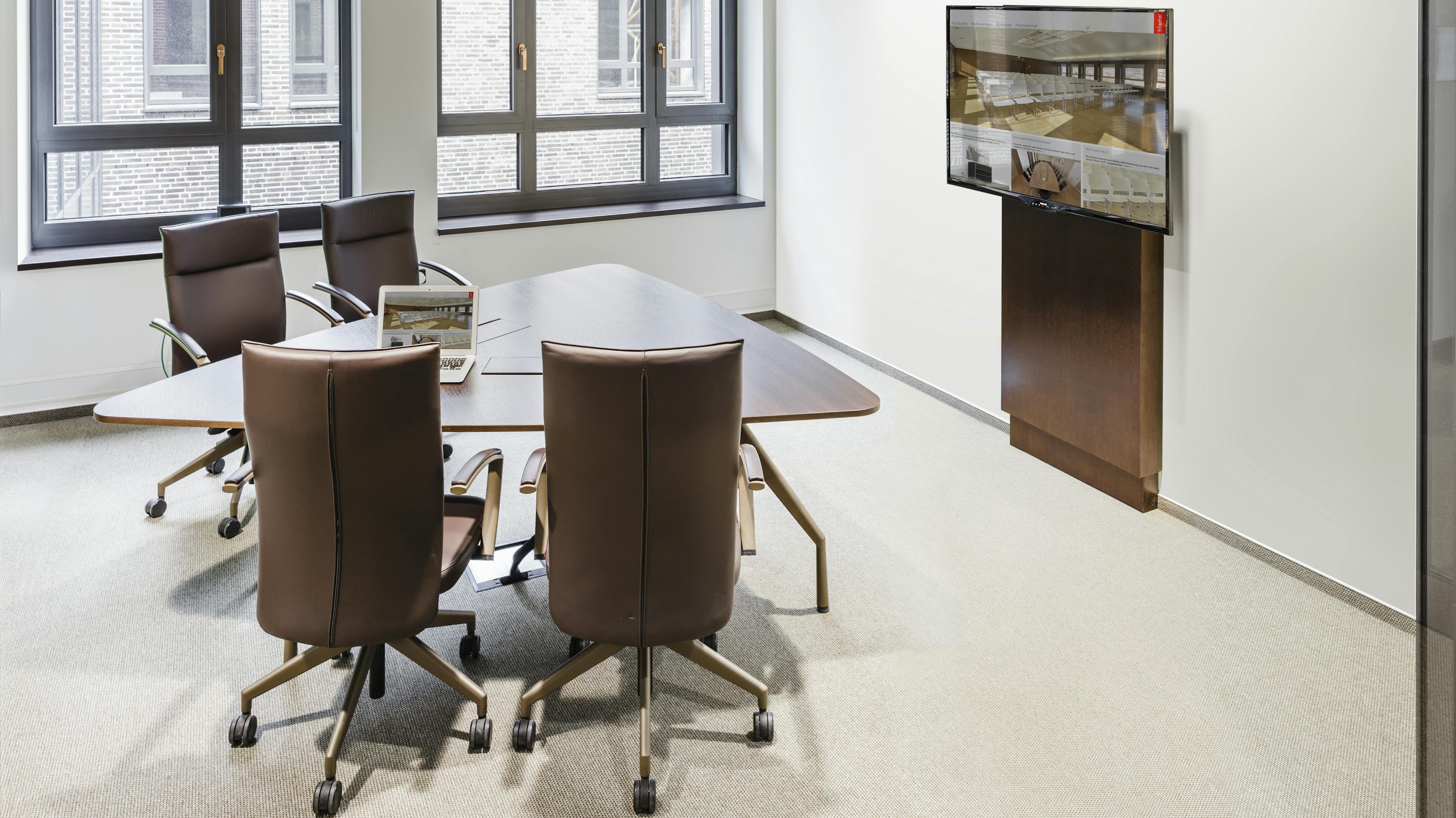 Referenzen-Bildergalerie-Verwaltungsgebäude Frankfurt a.M.- pharao comfort- fallon Tisch