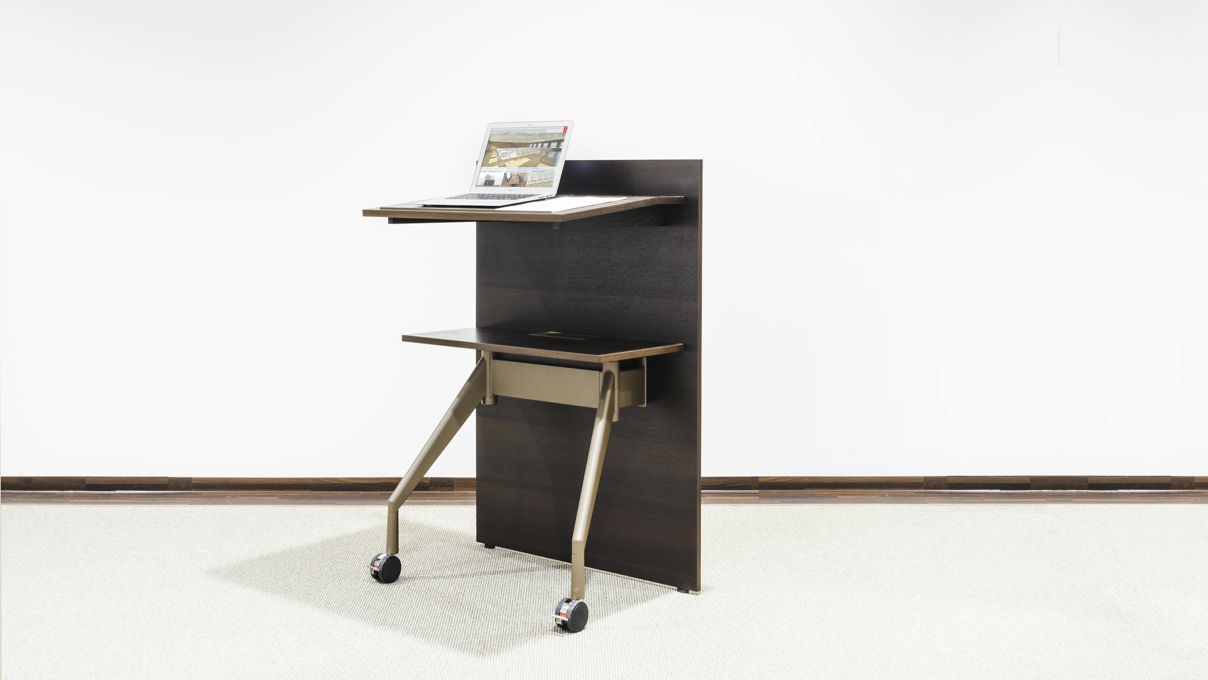 Referenzen-Bildergalerie-Verwaltungsgebäude Frankfurt a.M.- fallon Rednerpult