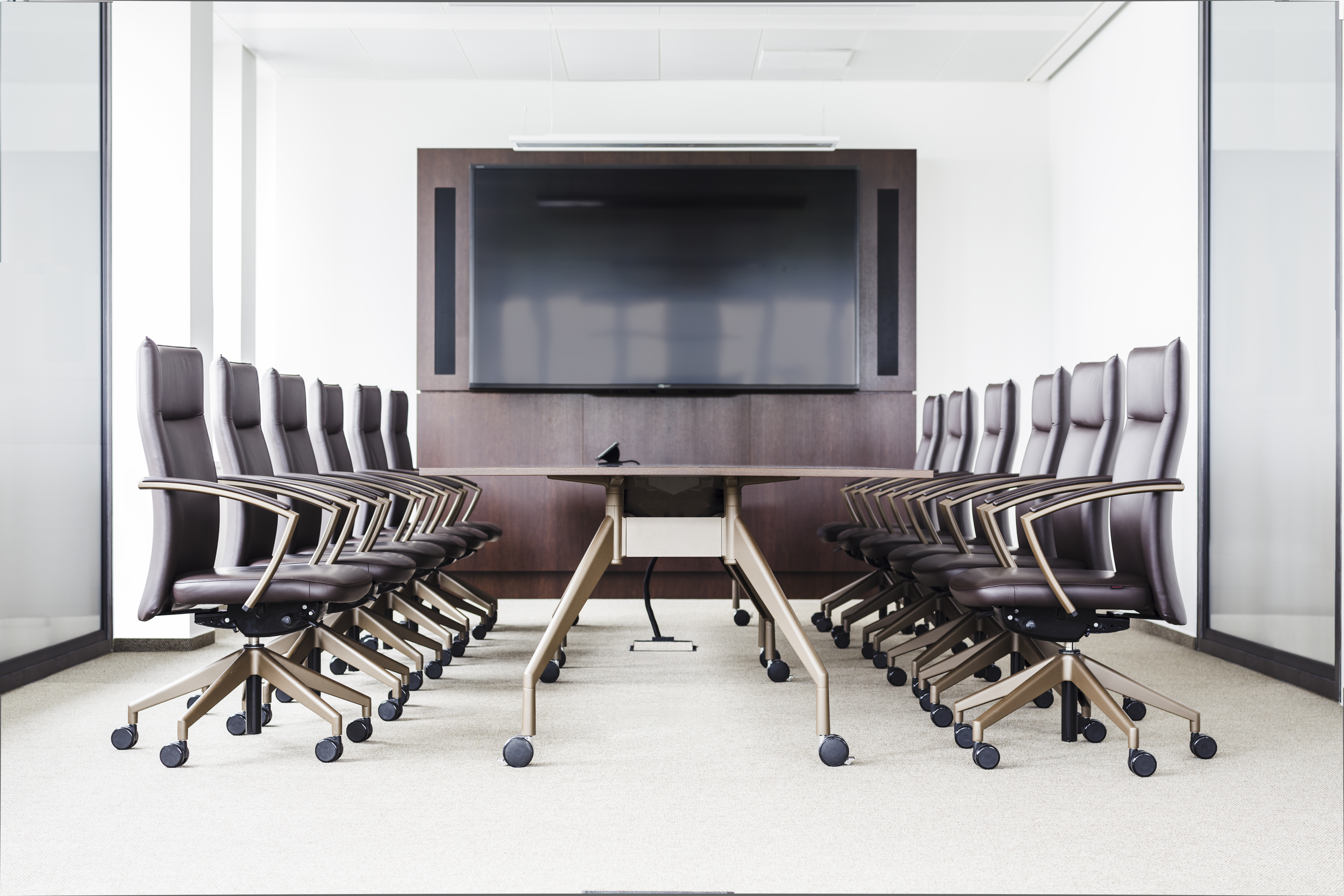 Referenzen-Bildergalerie-Verwaltungsgebäude Frankfurt a.M.-  pharao comfort- fallon Tisch