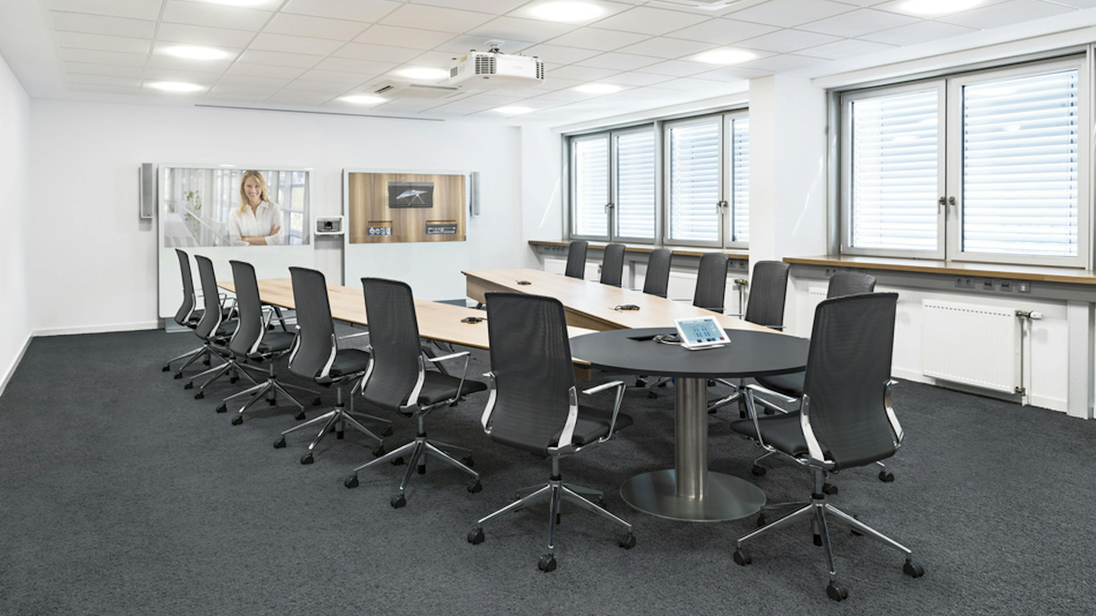 Referenzen-Bildergalerie-EBM Pabst- fallon vct Konferenztisch- primo Konferenzstuhl